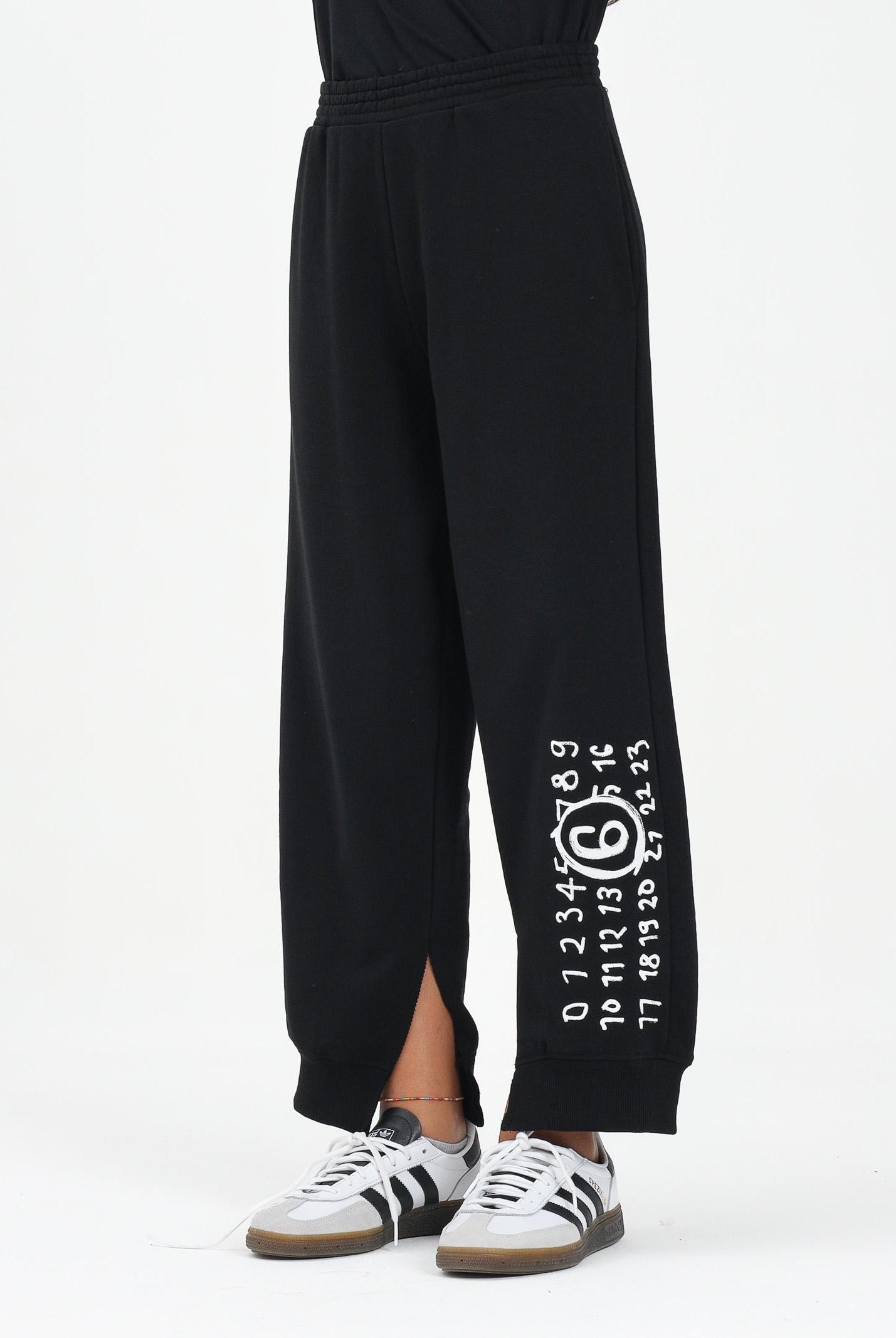 MAISON MARGIELA Pantalone sportivo nero per donna, ragazzi e bambini con spacchetti interni alla caviglia M60895MM02X M6900 MAISON MARGIELA