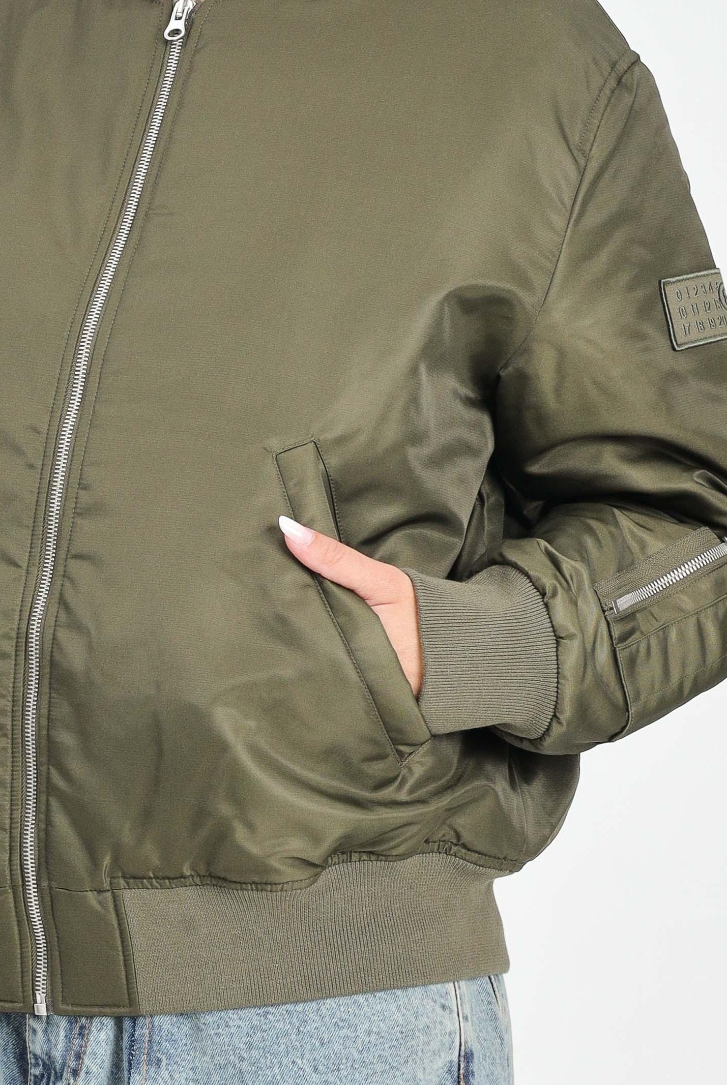 MAISON MARGIELA Bomber verde per donna, ragazzi e bambini con Patch Numeric M60832MM03B M6514 MAISON MARGIELA