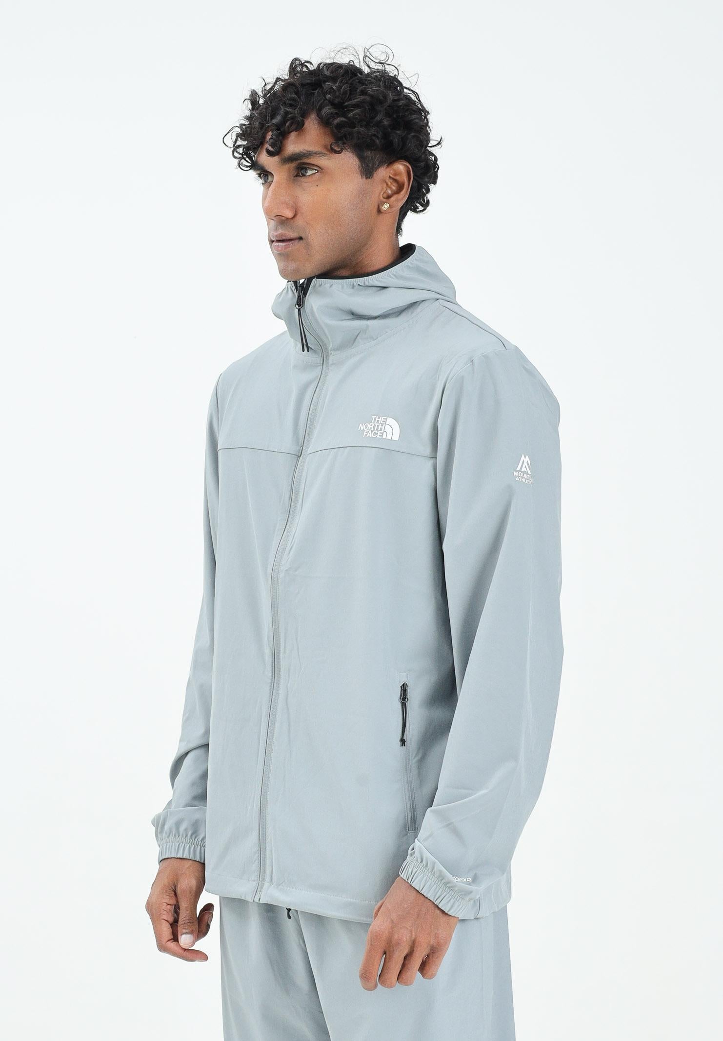 THE NORTH FACE Giacca a vento Mountain Athletics grigia da uomo NF0A8BP1H5F1 . THE NORTH FACE