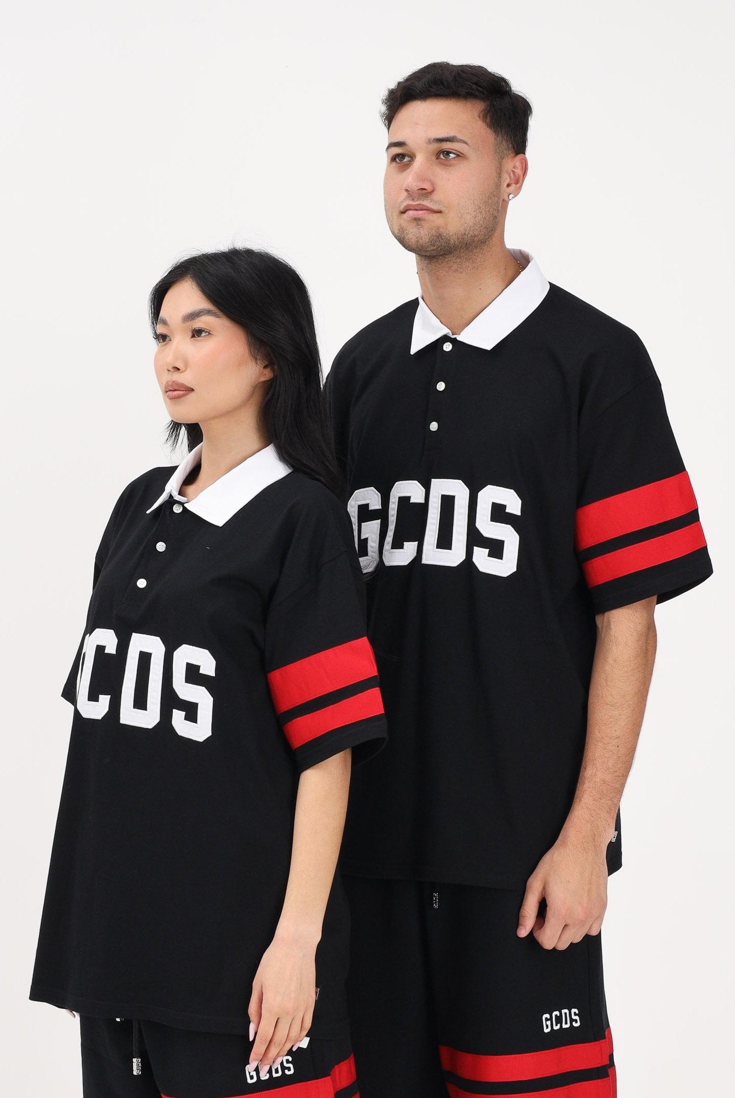 GCDS Polo a manica corta nera per uomo e donna con logo Z0MLQD107J101 999R GCDS