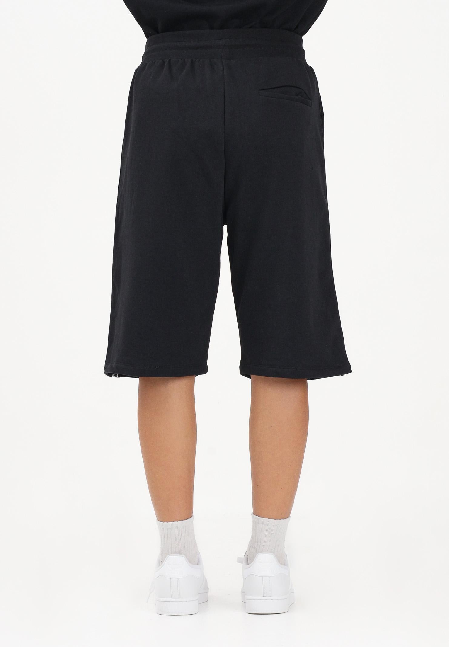 GCDS Shorts sportivo nero per uomo e donna con bande laterali C1MEQL214F004 999B GCDS