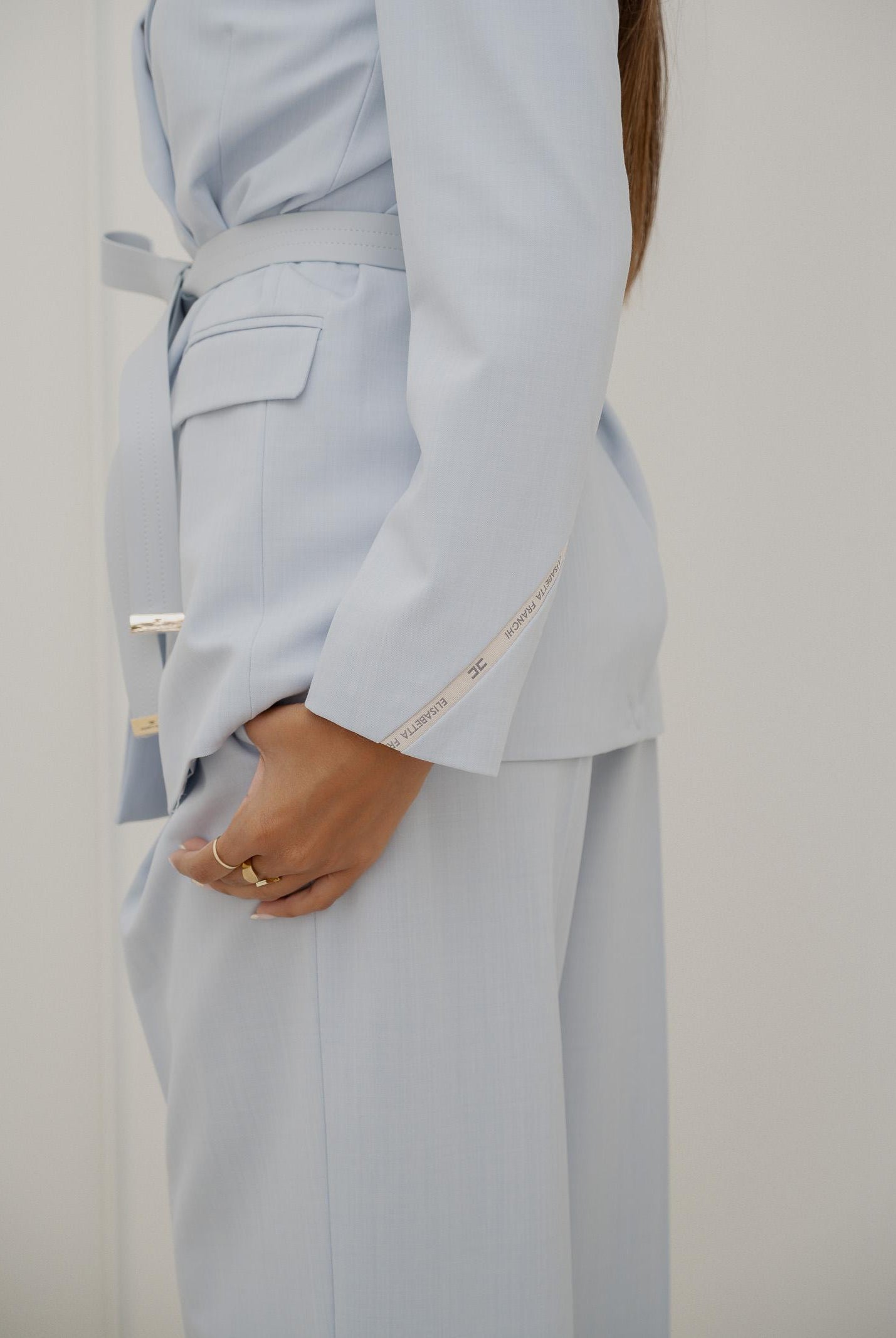 ELISABETTA FRANCHI Tailleur celeste da donna con cintura TP00257E2 EA7 ELISABETTA FRANCHI