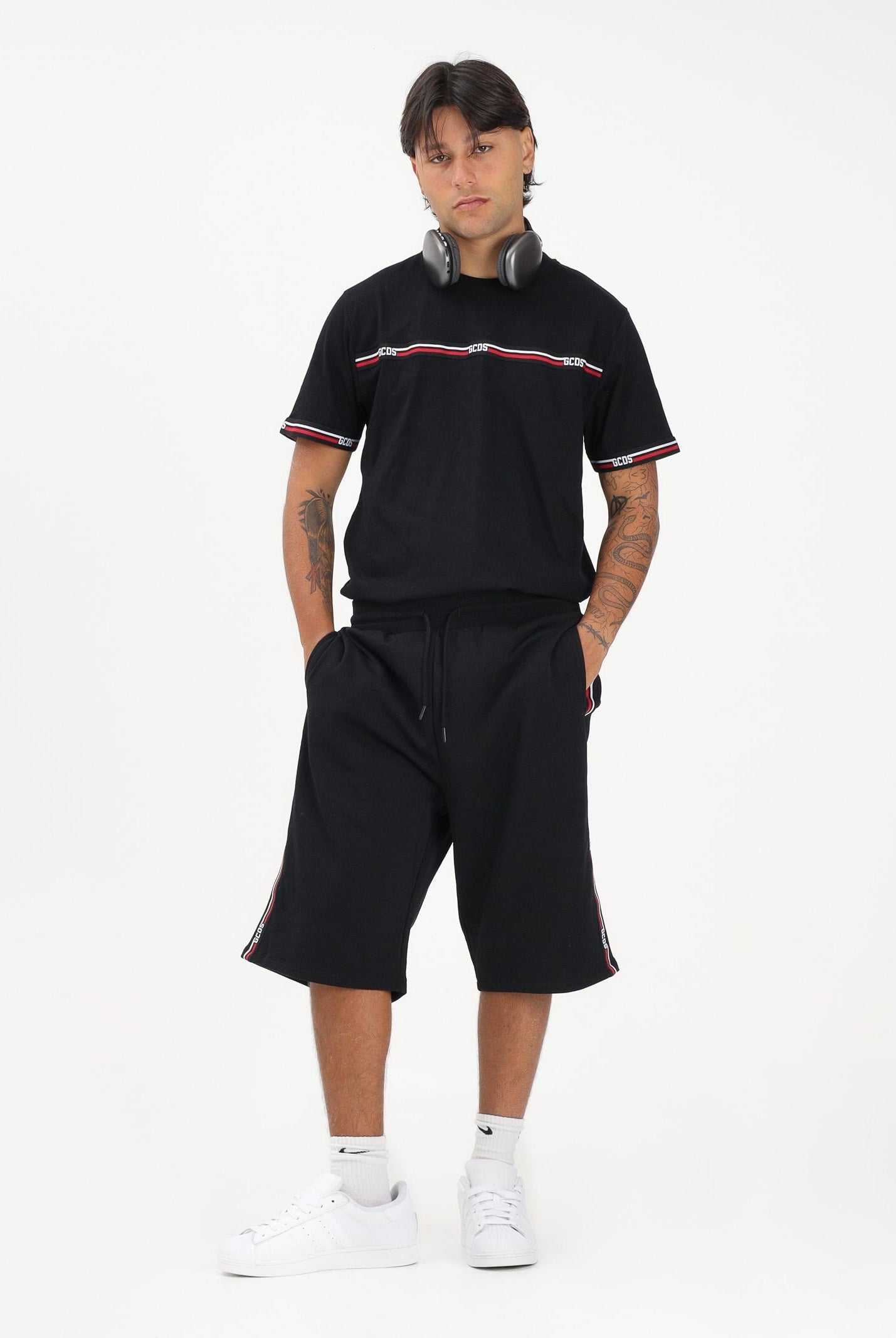 GCDS Shorts sportivo nero per uomo e donna con bande laterali C1MEQL214F004 999B GCDS