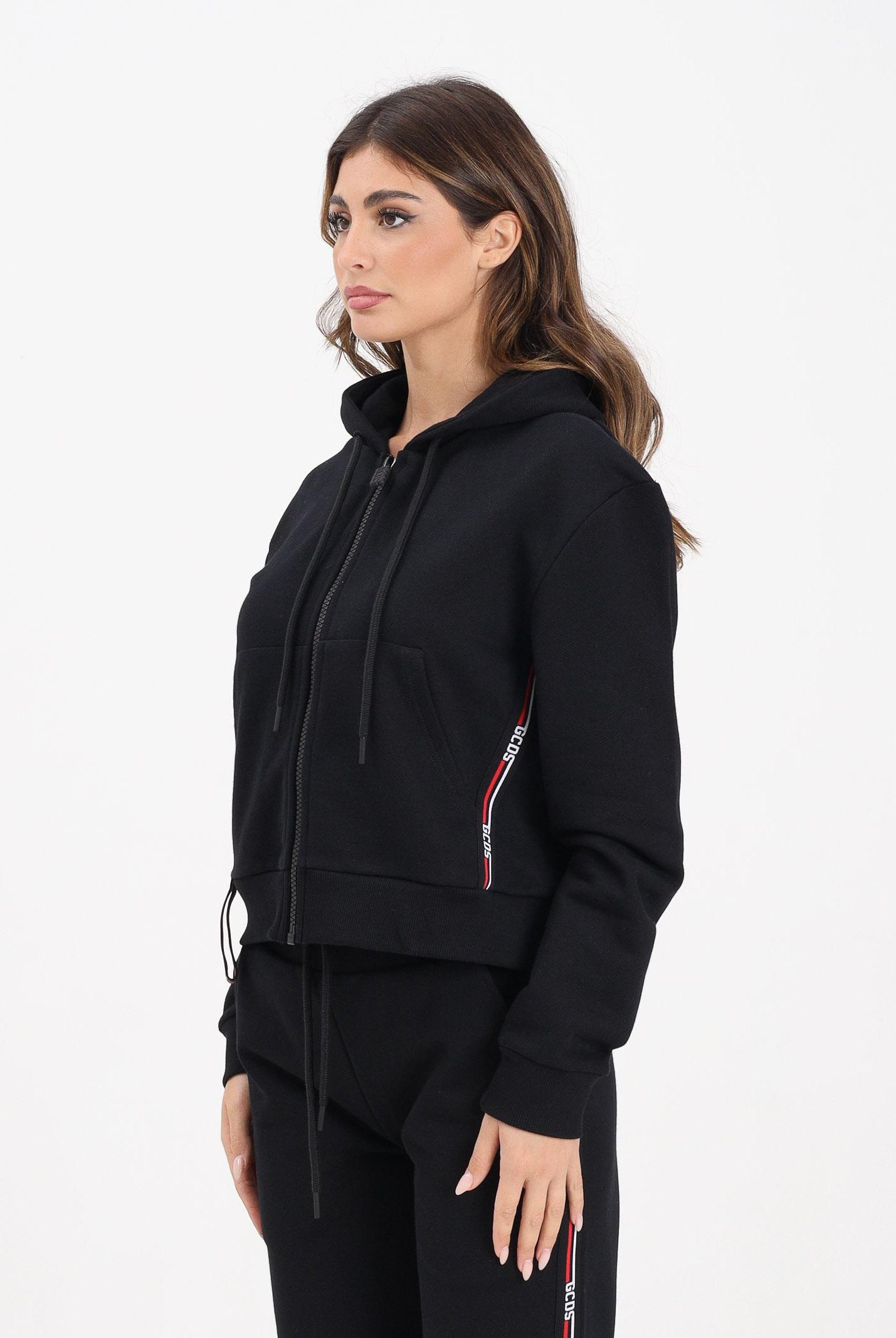 GCDS Felpa con zip nera da donna rifinita da bande logate B2EW1901JD1 99 GCDS
