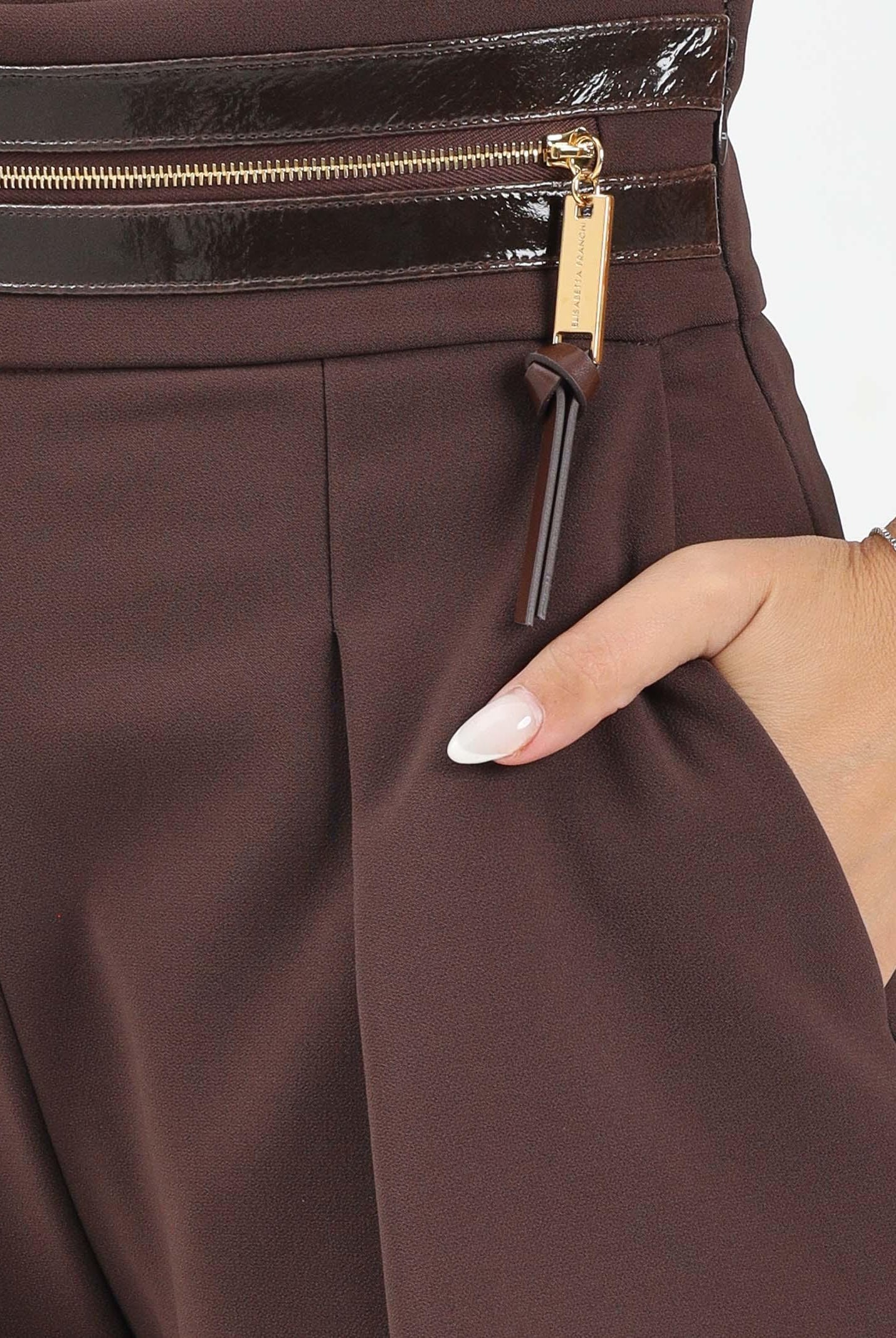 ELISABETTA FRANCHI Shorts marrone da donna con fascia craquelé SH01256E2 EA3 ELISABETTA FRANCHI