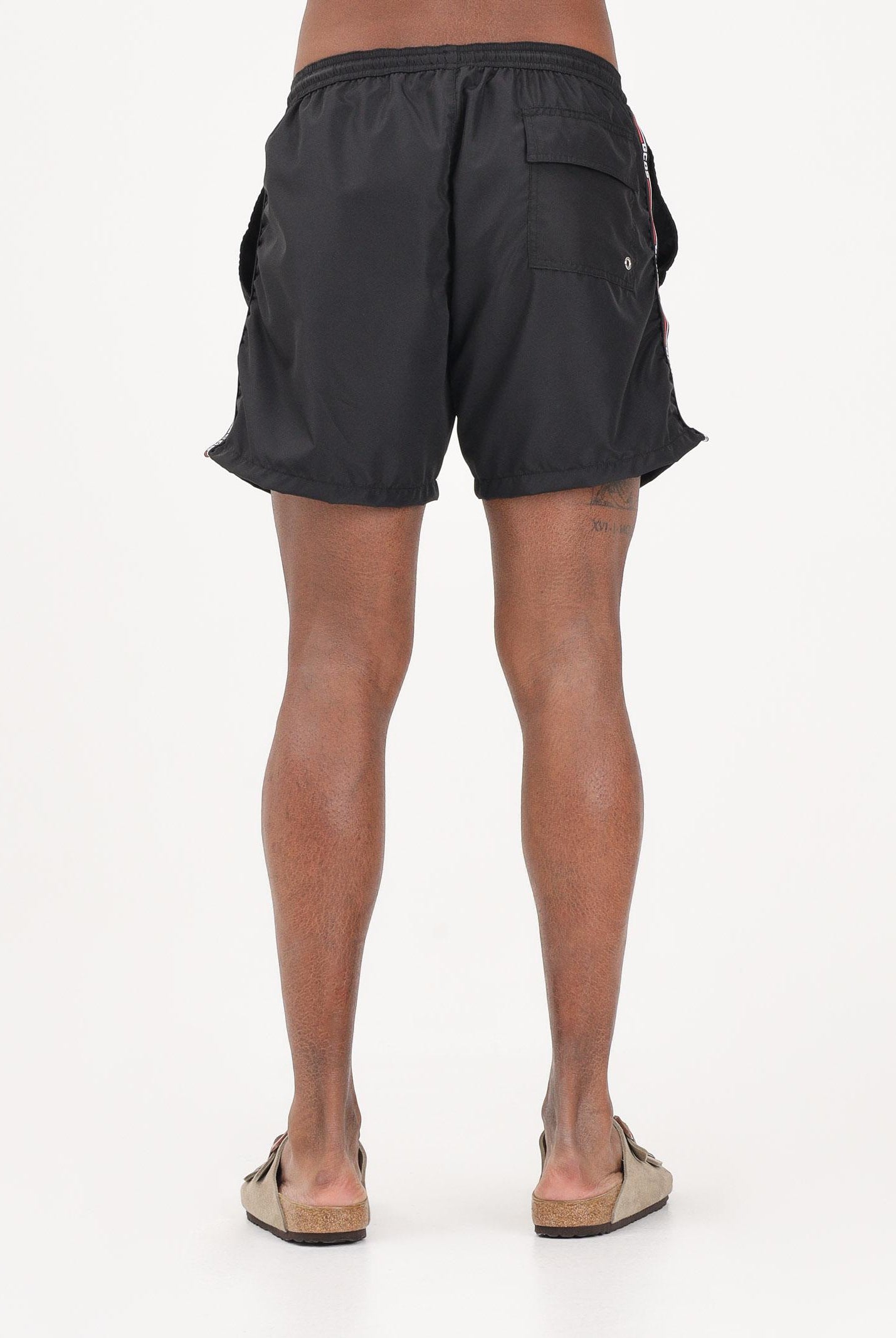 GCDS Shorts mare nero da uomo con bande logate a contrasto C1MEQS244T016 999B GCDS