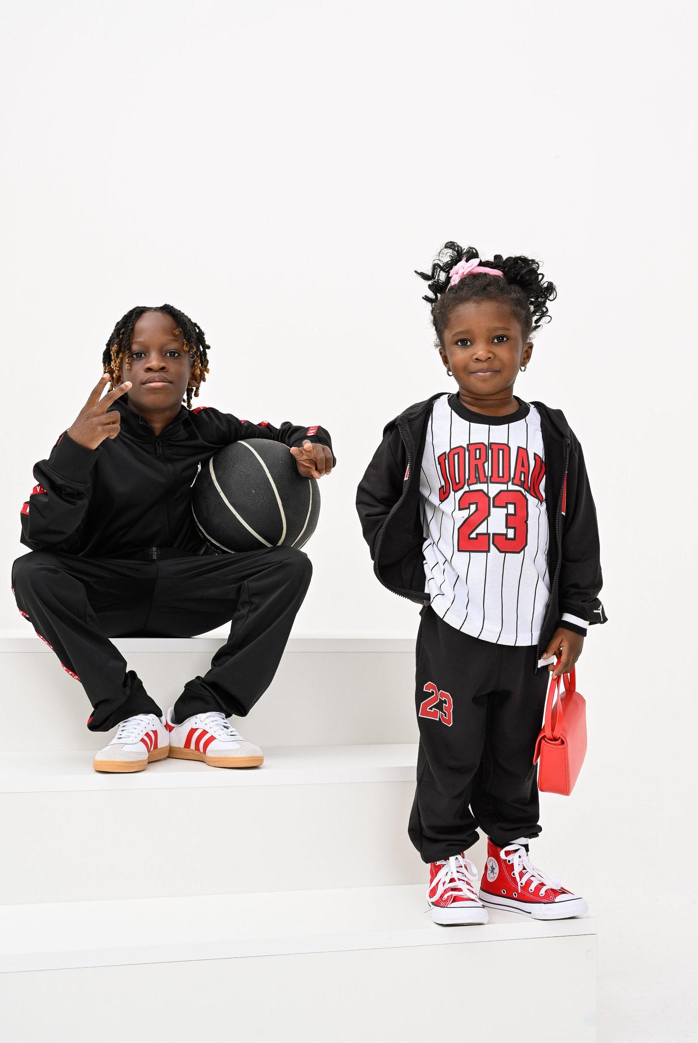 JORDAN Tuta nera per bambino e bambina composta da felpa, pantalone e t-shirt 85F275 023 JORDAN