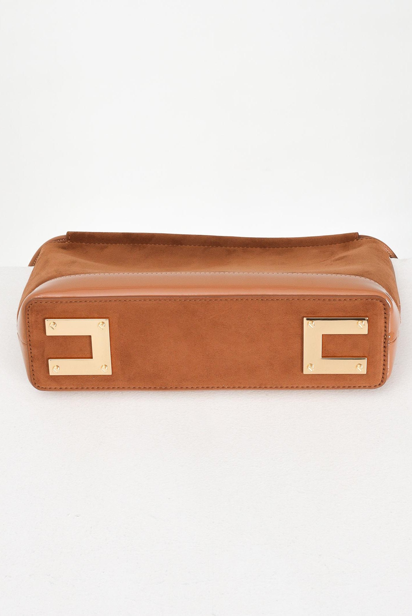 ELISABETTA FRANCHI Pochette cammello da donna realizzata in morbida pelle scamosciata BS60A57E2 EC1 ELISABETTA FRANCHI