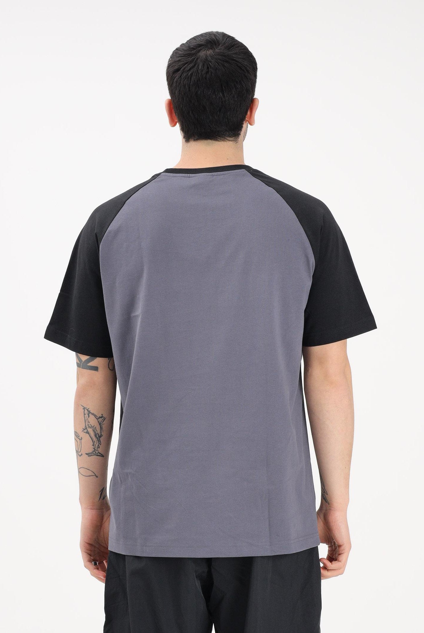 ADIDAS ORIGINALS T-shirt a manica corta CHEST STRIPES grigia e nera da uomo KE2130 . ADIDAS ORIGINALS