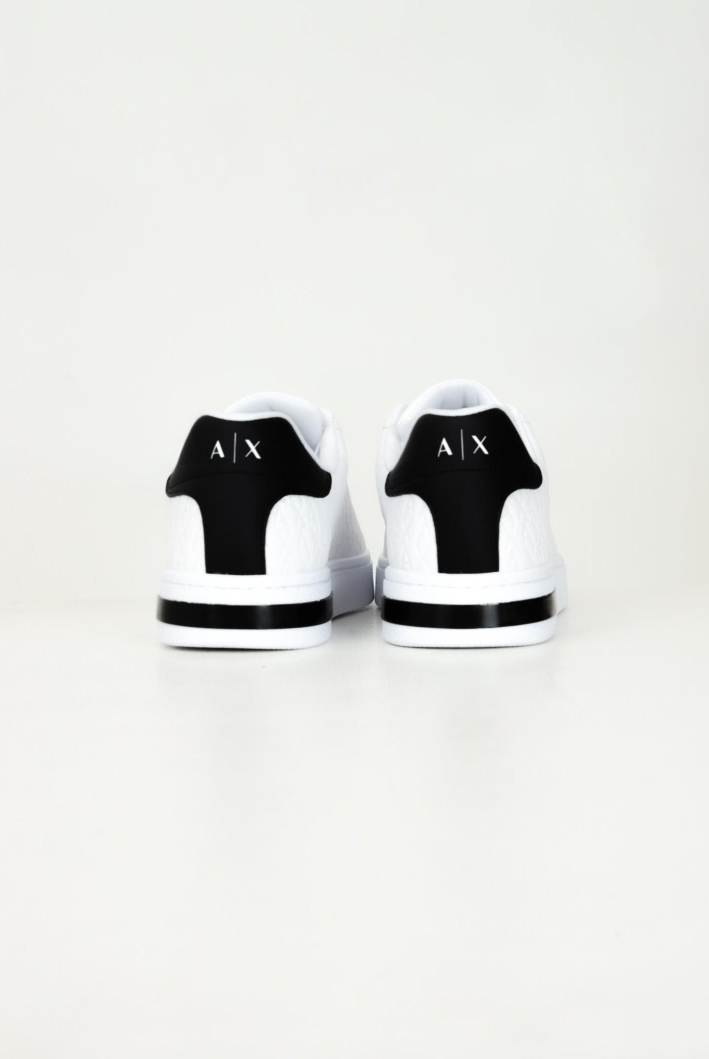 Sneakers bianche da uomo con logo all-over XM000140AF11916 M0028 ARMANI EXCHANGE