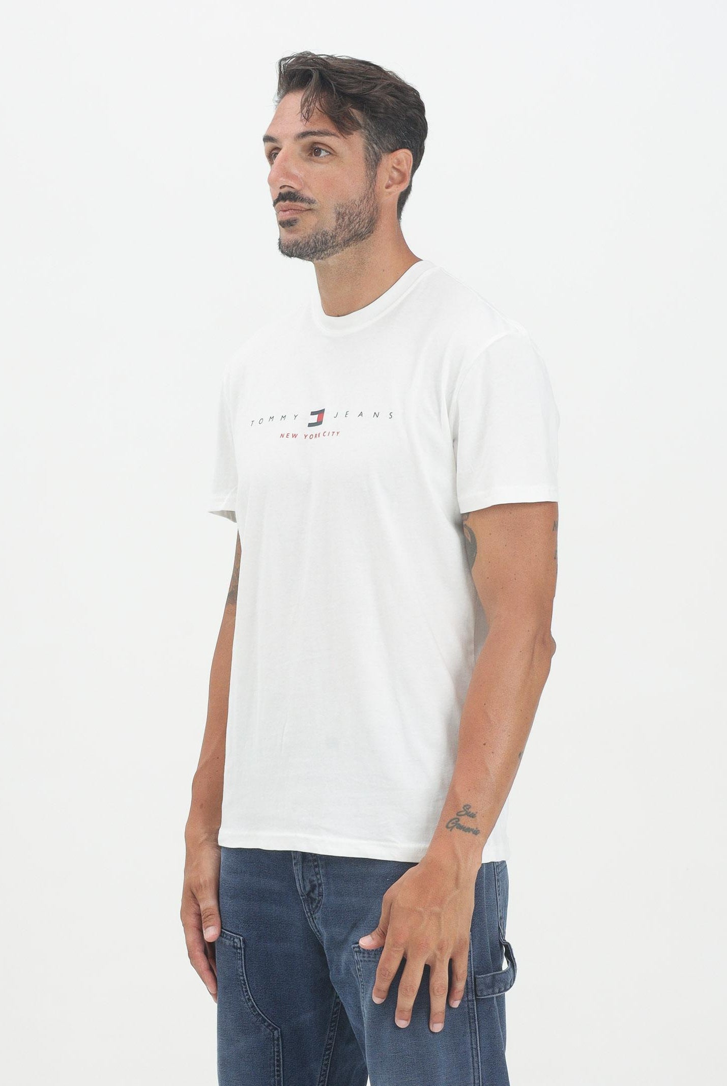 TOMMY JEANS T-shirt a manica corta bianca da uomo con logo DM0DM21911YBL TOMMY JEANS