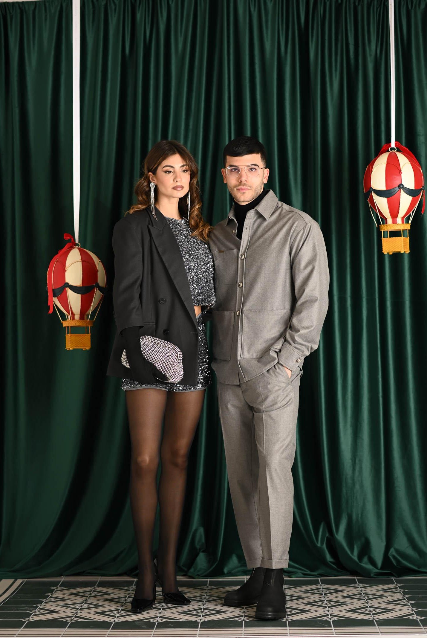 VICOLO T-shirt a manica corta grigia da donna ricoperta di strass TF0455 AR VICOLO