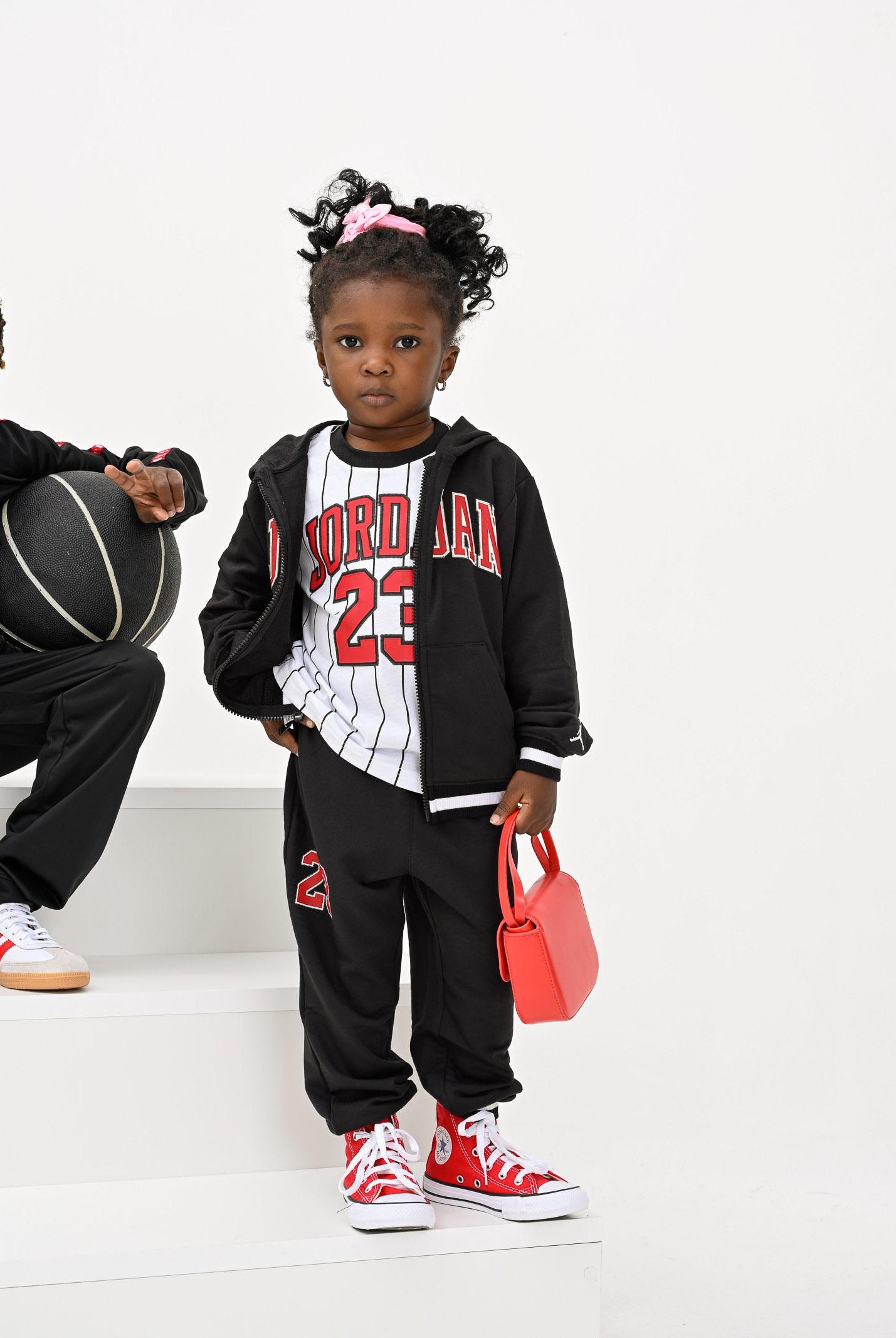 JORDAN Tuta nera per bambino e bambina composta da felpa, pantalone e t-shirt 85F275 023 JORDAN