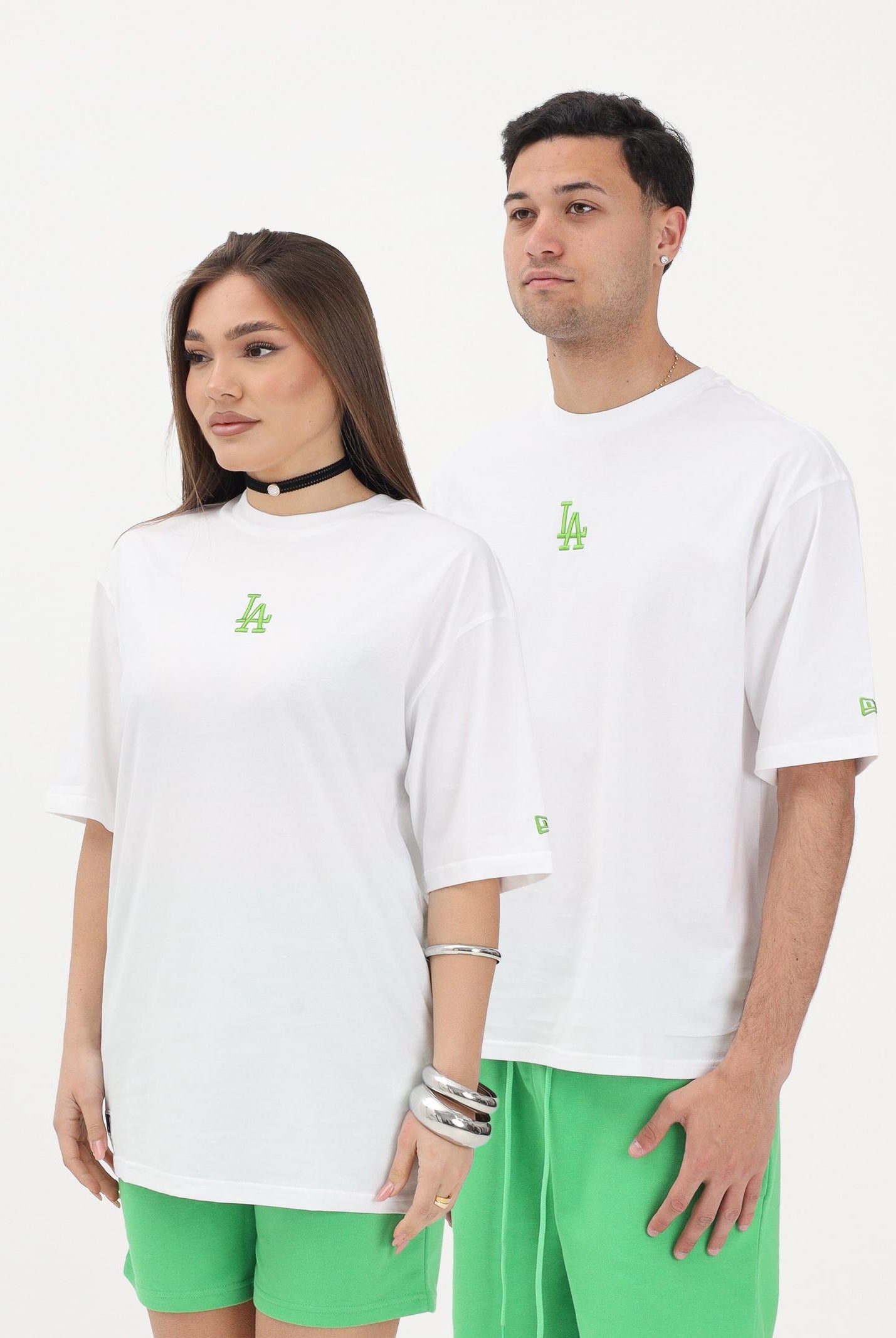 NEW ERA T-shirt a manica corta Oversized LA Dodgers MLB League Essential bianca per uomo e donna 60856135 . NEW ERA