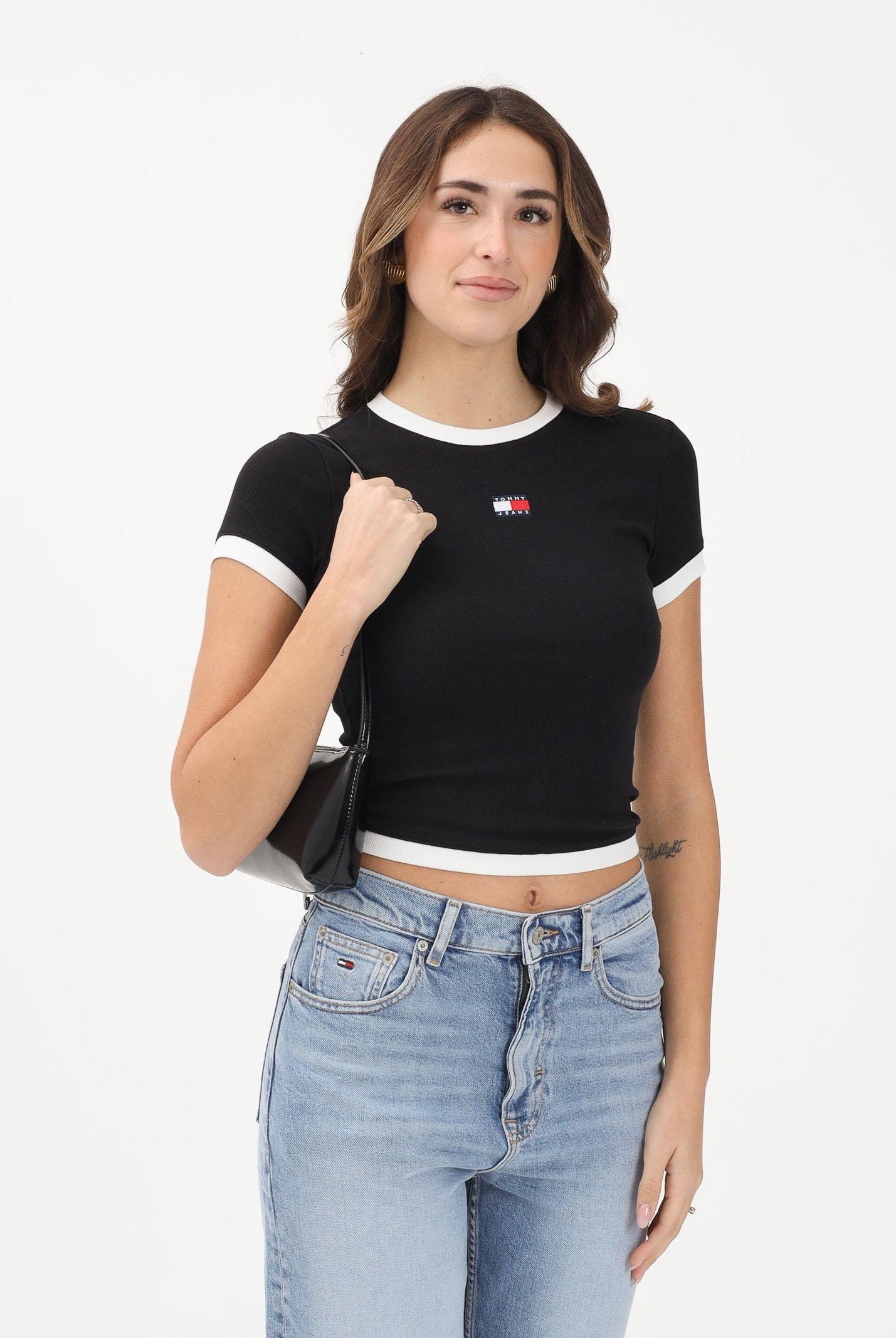TOMMY JEANS T-shirt a manica corta nera da donna con logo e finiture a contrasto DW0DW22575 BDS TOMMY JEANS