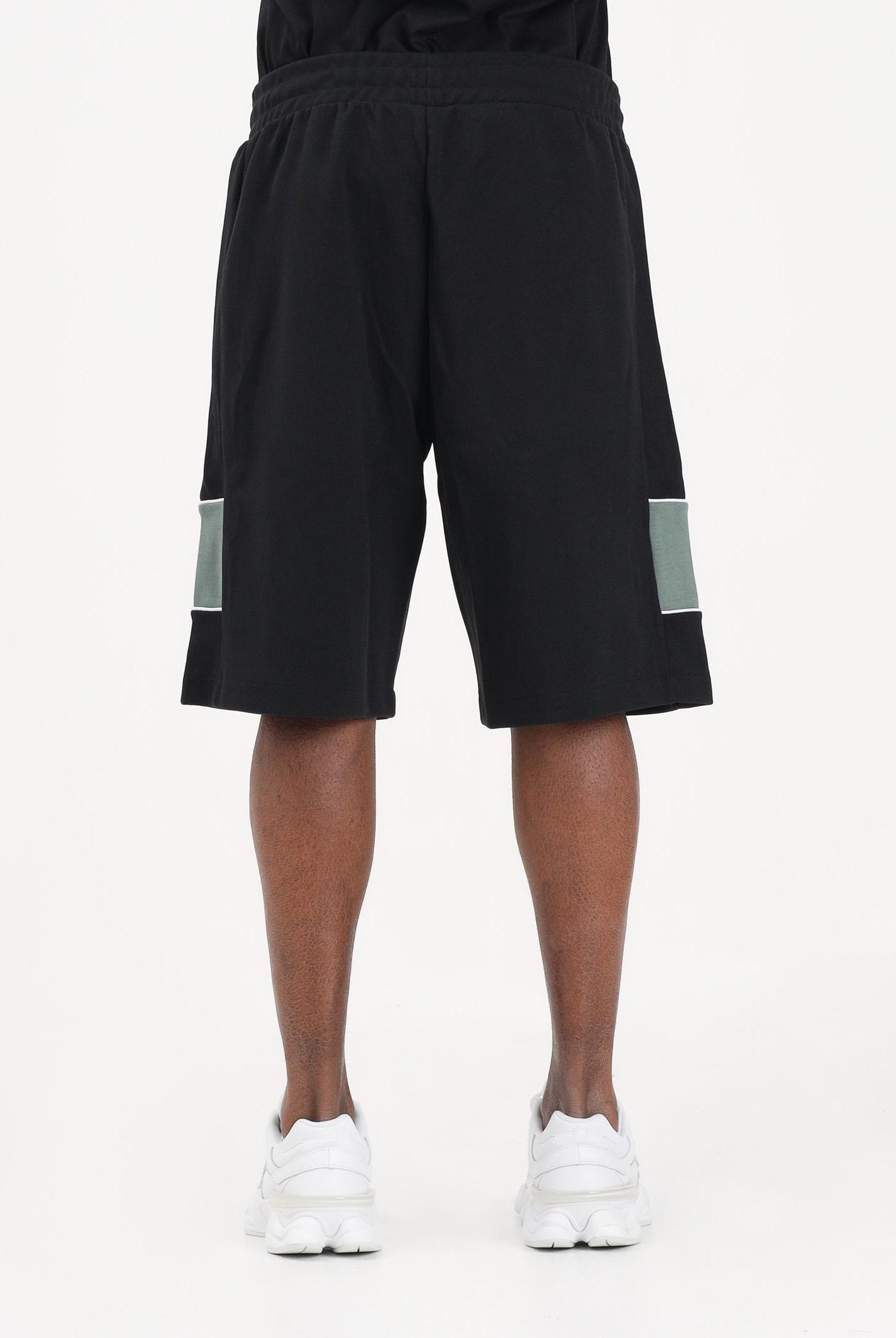 EA7 Shorts sportivo nero da uomo con inserti a contrasto laterali 7M001709AF12660 UC001 EA7