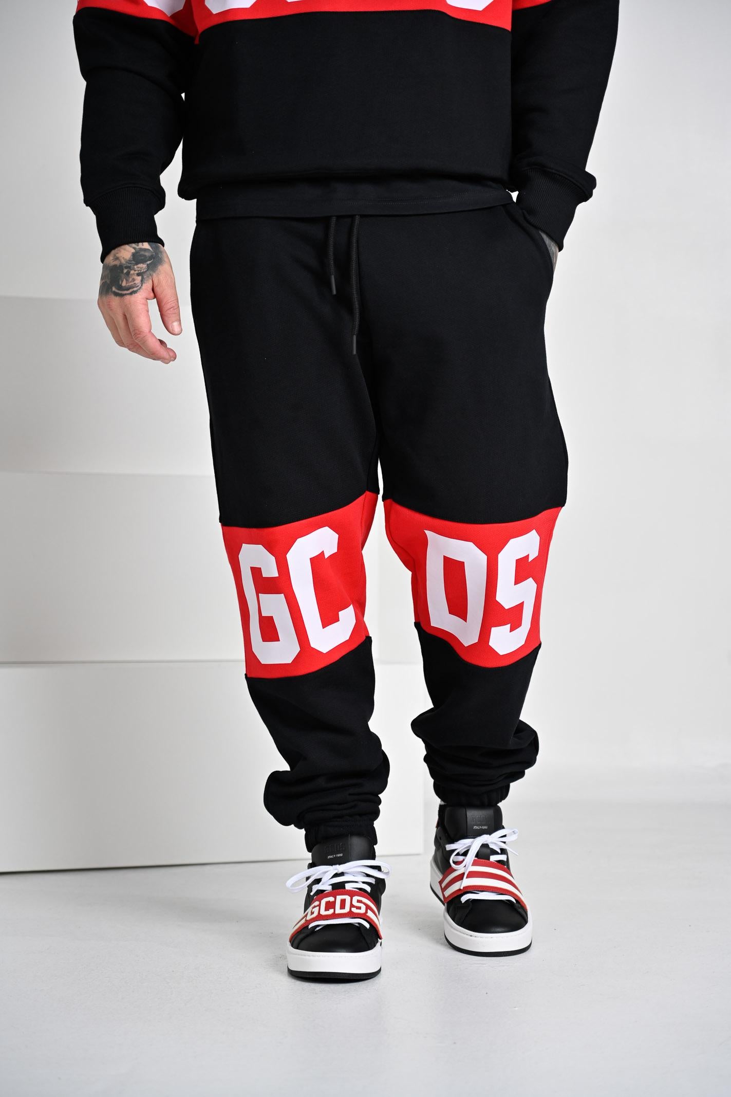 GCDS Pantalone sportivo nero per uomo e donna con banda logo B1XM3001JD1 99 GCDS