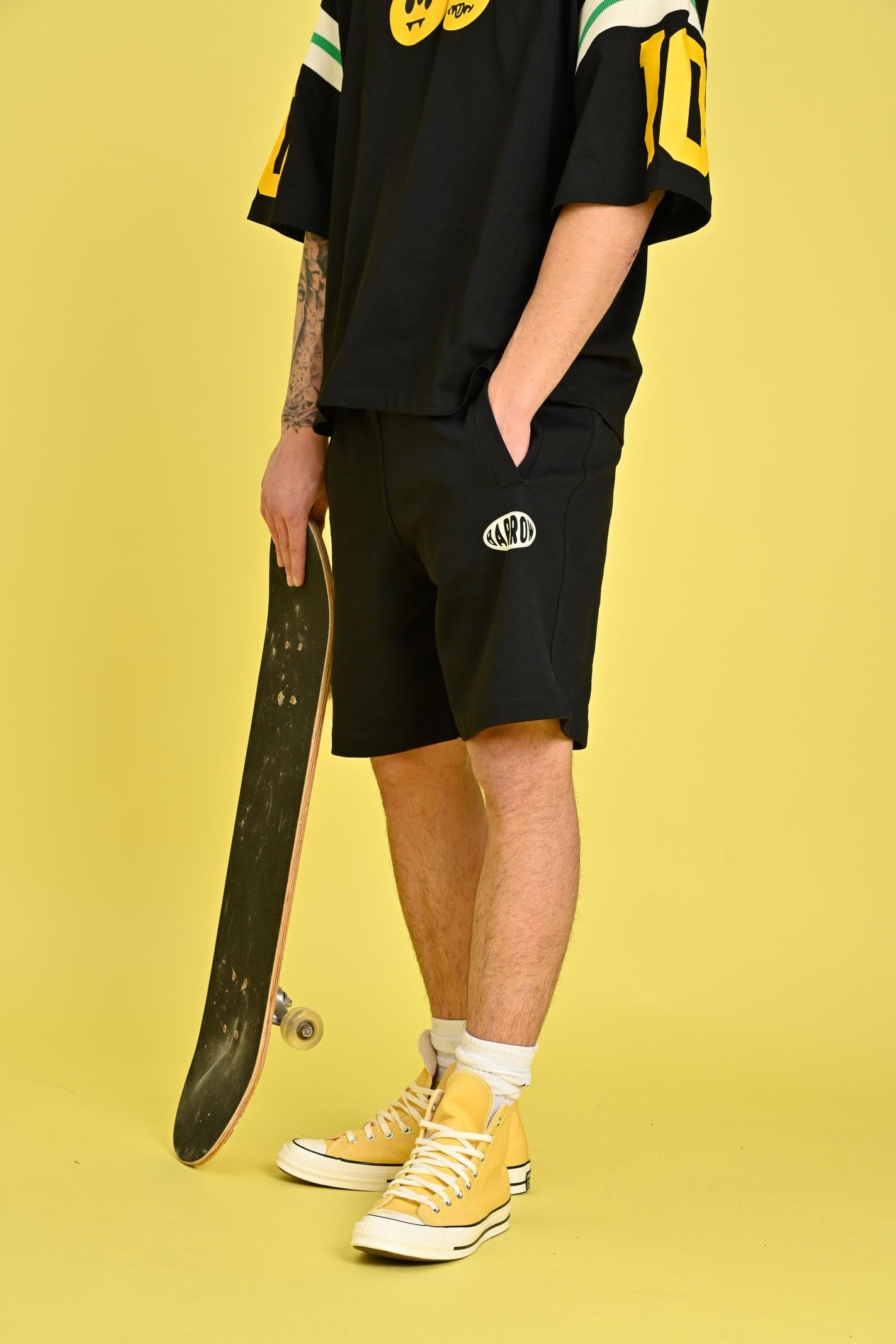 BARROW Shorts sportivo nero per uomo e donna con stampa logo S5BWUABE064 110 BARROW