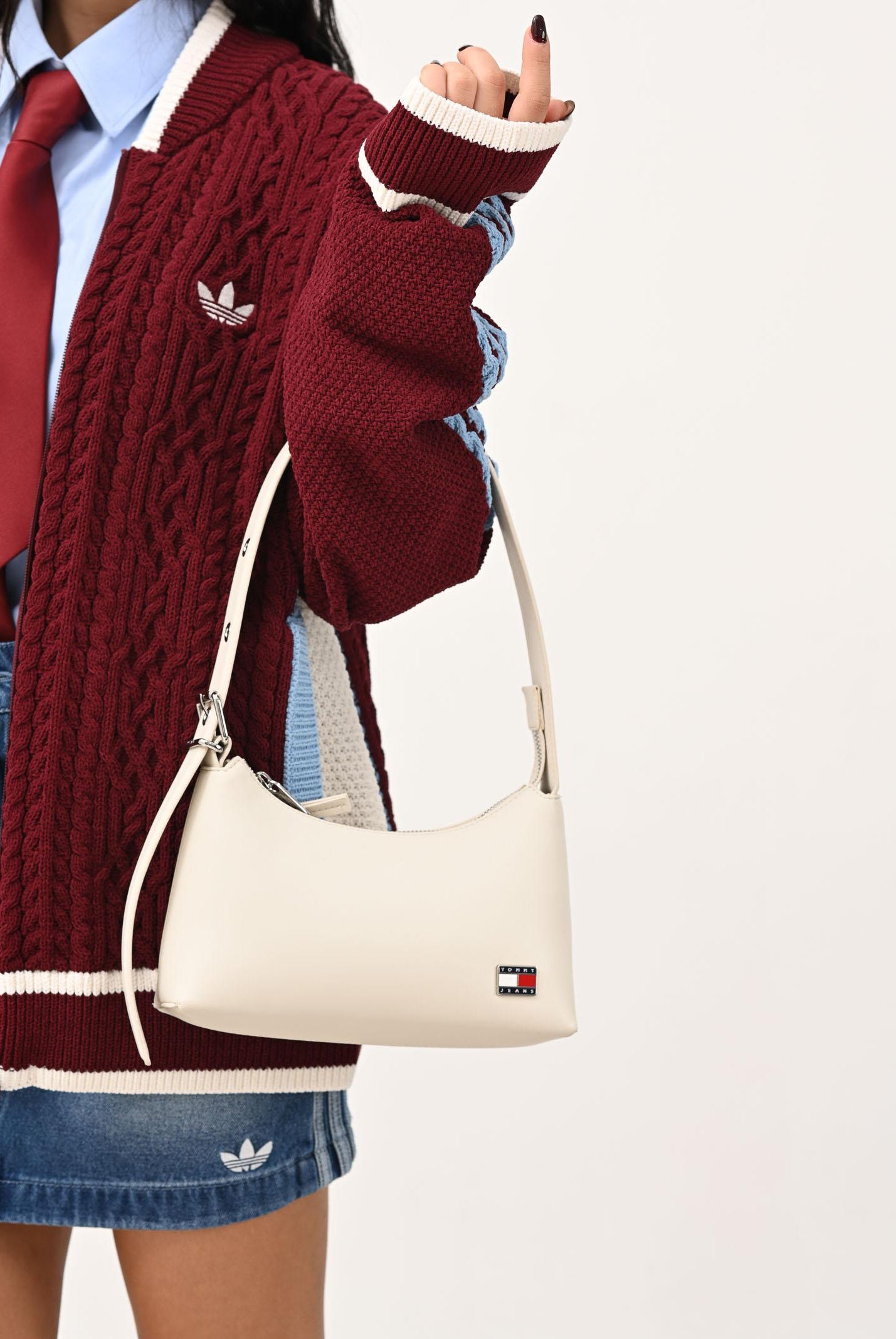 TOMMY JEANS Borsa a spalla panna da donna con logo AW0AW17873 BDS TOMMY JEANS