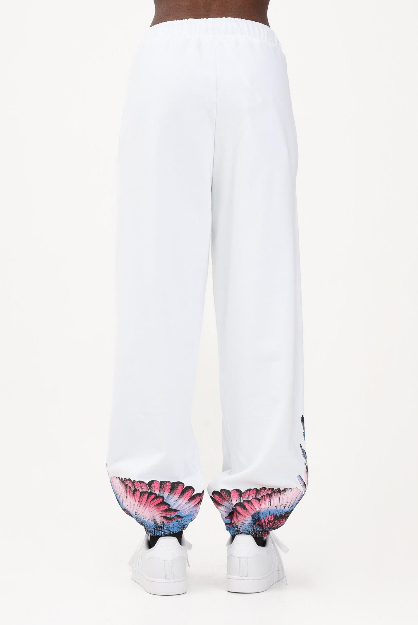 MARCELO BURLON COUNTY OF MILAN Pantalone sportivo bianco da donna con stampa sul fondo 26ECM30107 BICERO MARCELO BURLON COUNTY OF MILAN