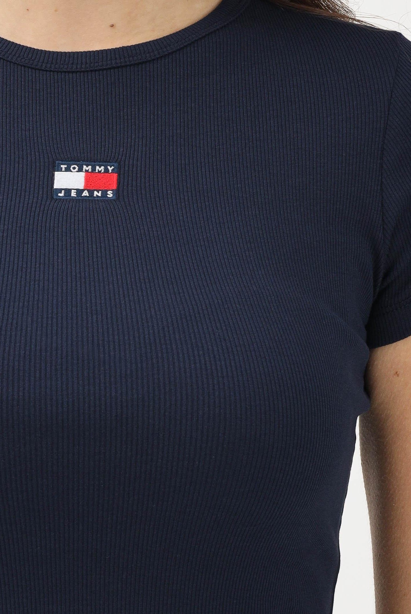 TOMMY JEANS T-shirt a manica corta blu da donna con patch logo DW0DW17881 C1G TOMMY JEANS