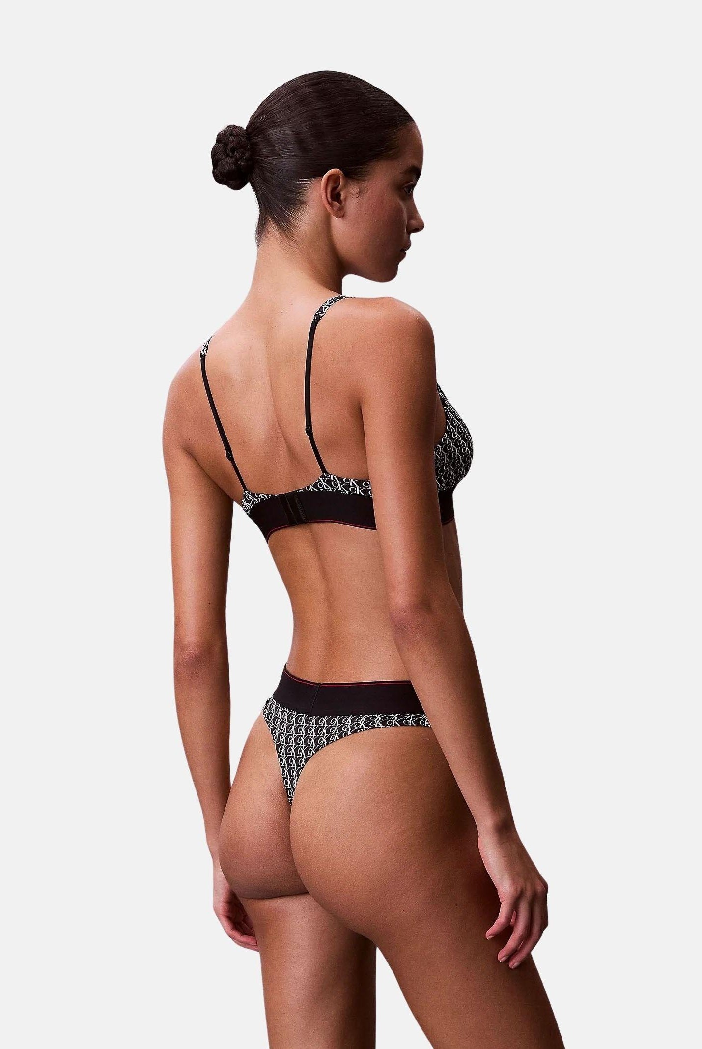 CALVIN KLEIN Perizoma nero da donna caratterizzato da una stampa all-over CK LV00QF8813 2Y1 CALVIN KLEIN