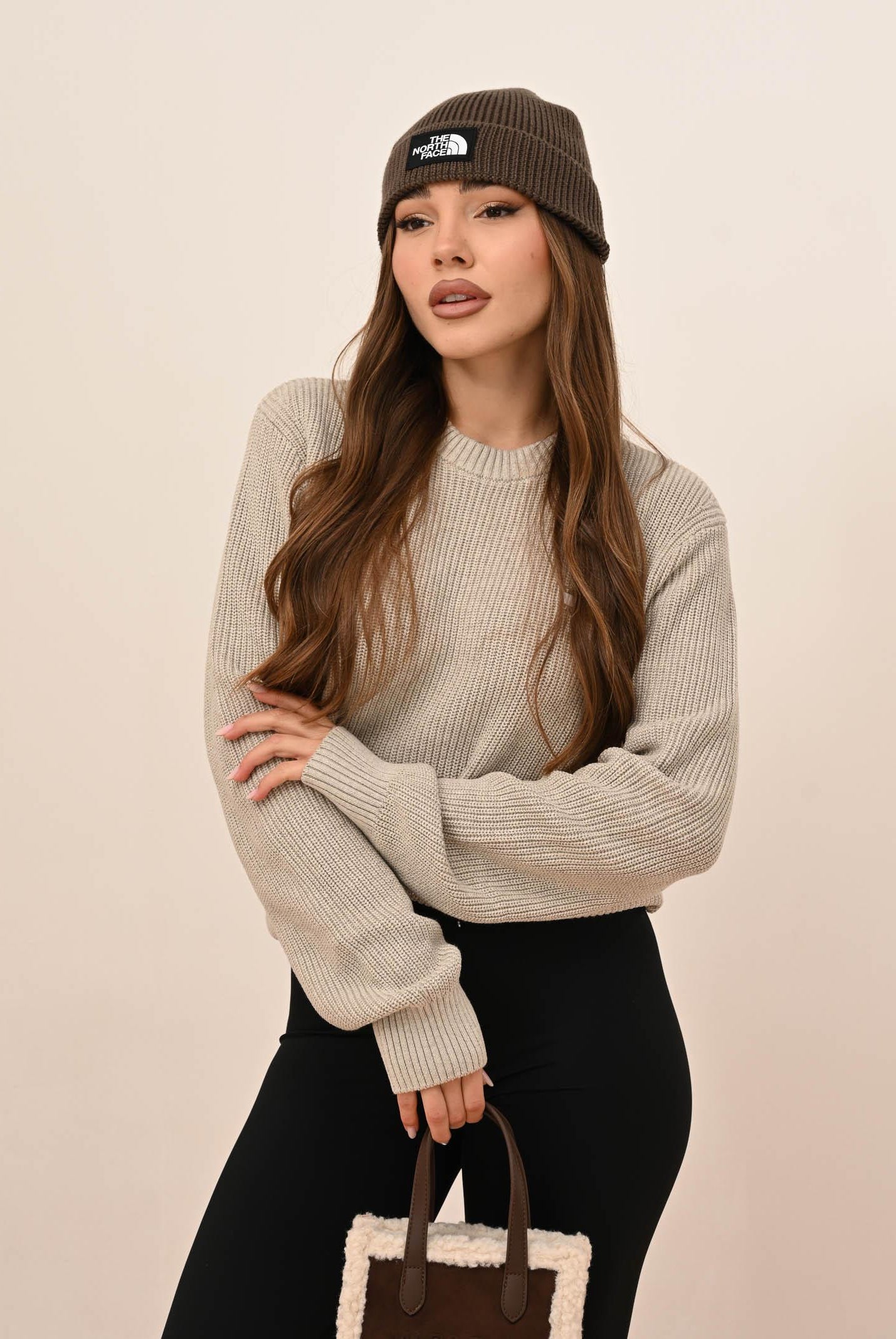 TOMMY JEANS Maglioncino girocollo beige da uomo con logo DM0DM21652AD2 . TOMMY JEANS