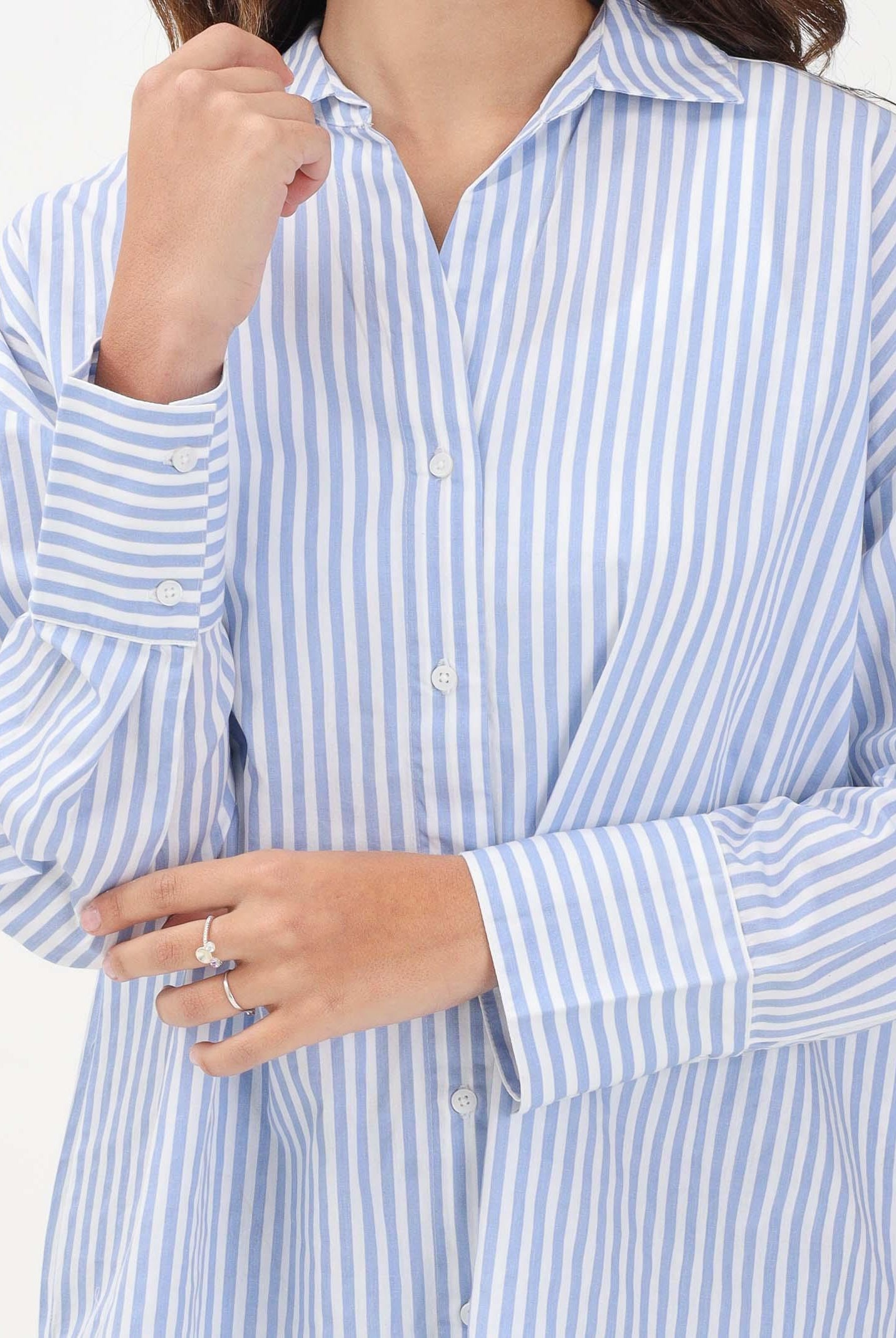 ONLY Camicia a manica lunga azzurra e bianca da donna con motivo a righe e ricamo sul retro 15375491 BRBL ONLY