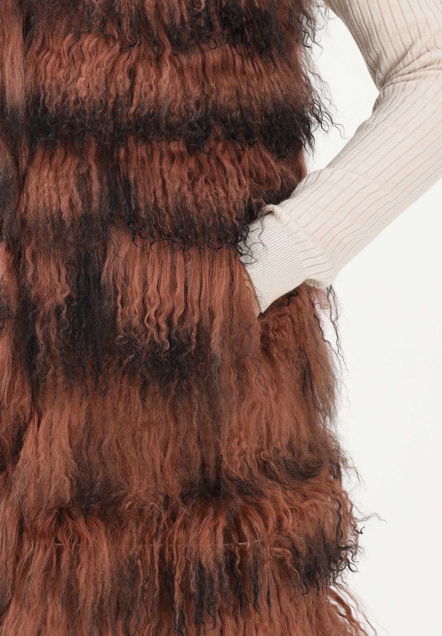 MEHRAN Vera pelliccia lunga da donna con effetto a righe sfumate nei toni del marrone e del nero 25150BRWBLK BRWBLK MEHRAN