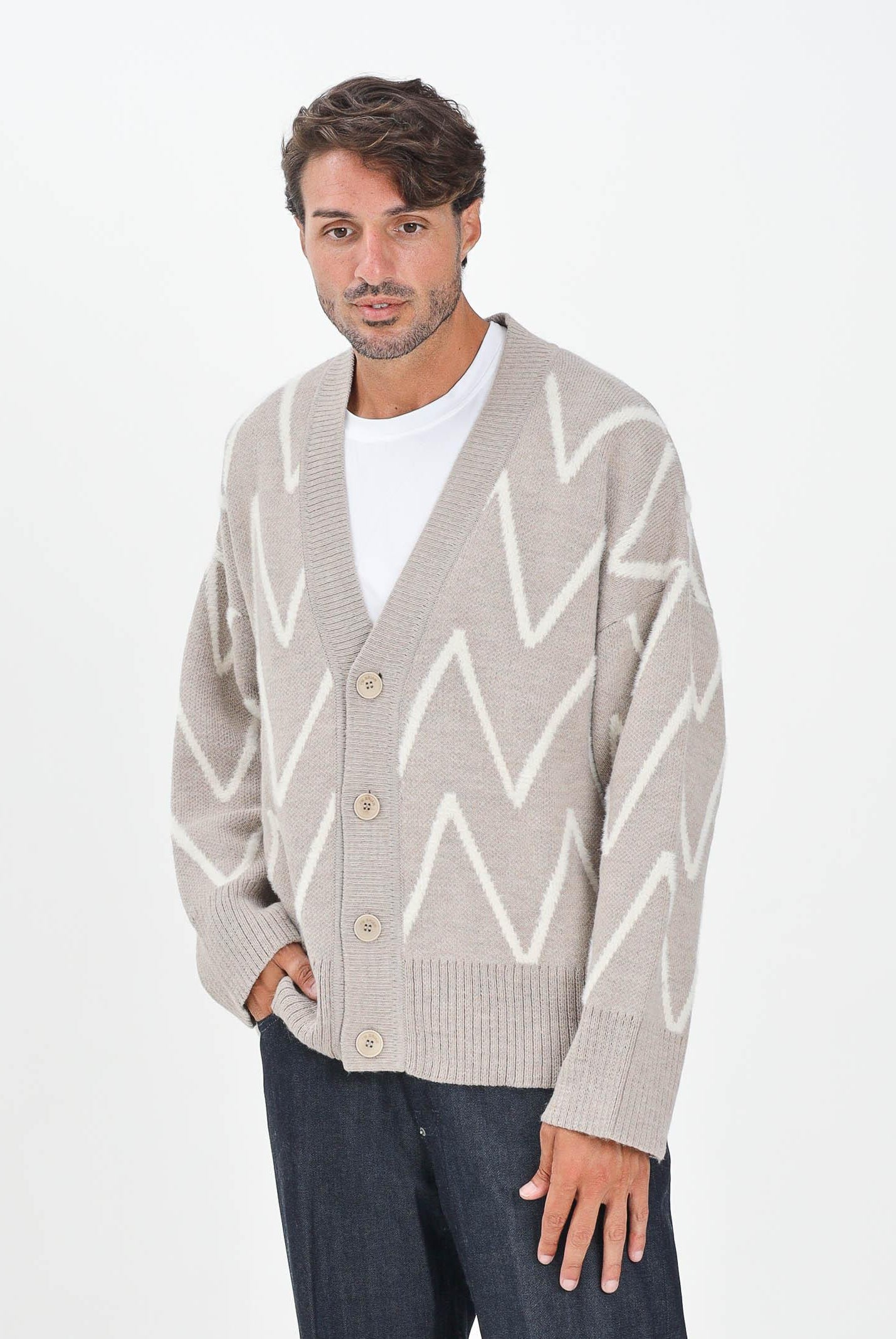 I'M BRIAN Cardigan beige da uomo caratterizzato da una lavorazione a zig-zag MA3418 0025 I'M BRIAN