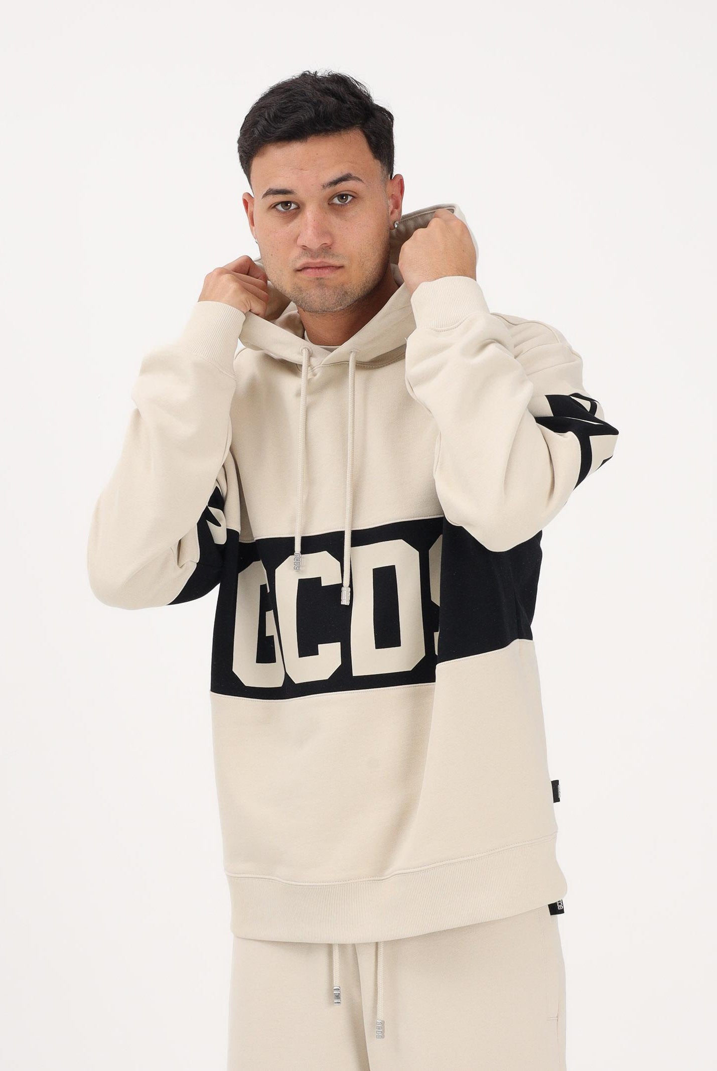 GCDS Felpa con cappuccio beige per uomo e donna caratterizzata da banda a contrasto e logo Z0MLQE138F004 316B GCDS