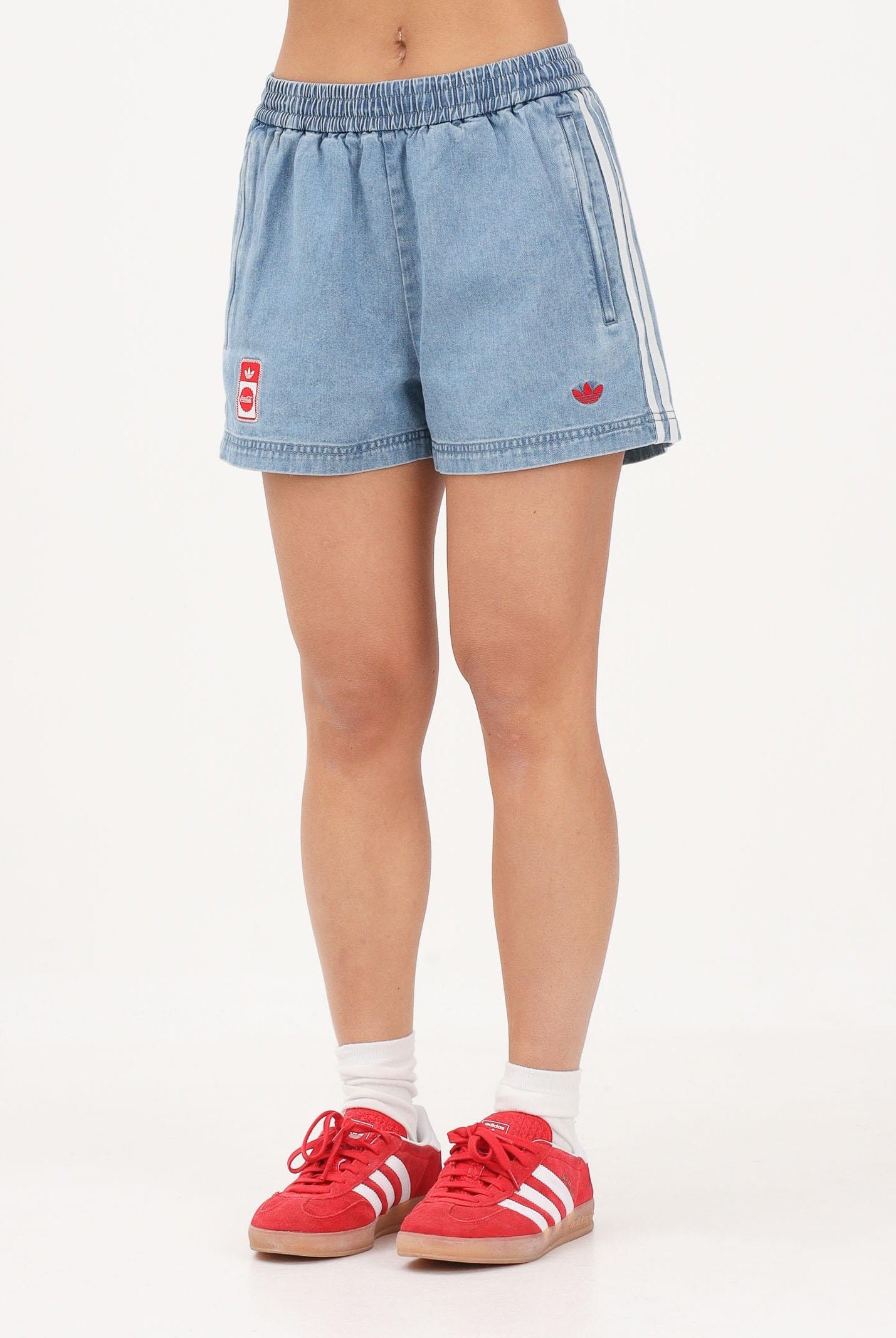 ADIDAS ORIGINALS x Coca-Cola 3-stripes shorts sportivi donna in blu denim KY7564 . ADIDAS ORIGINALS