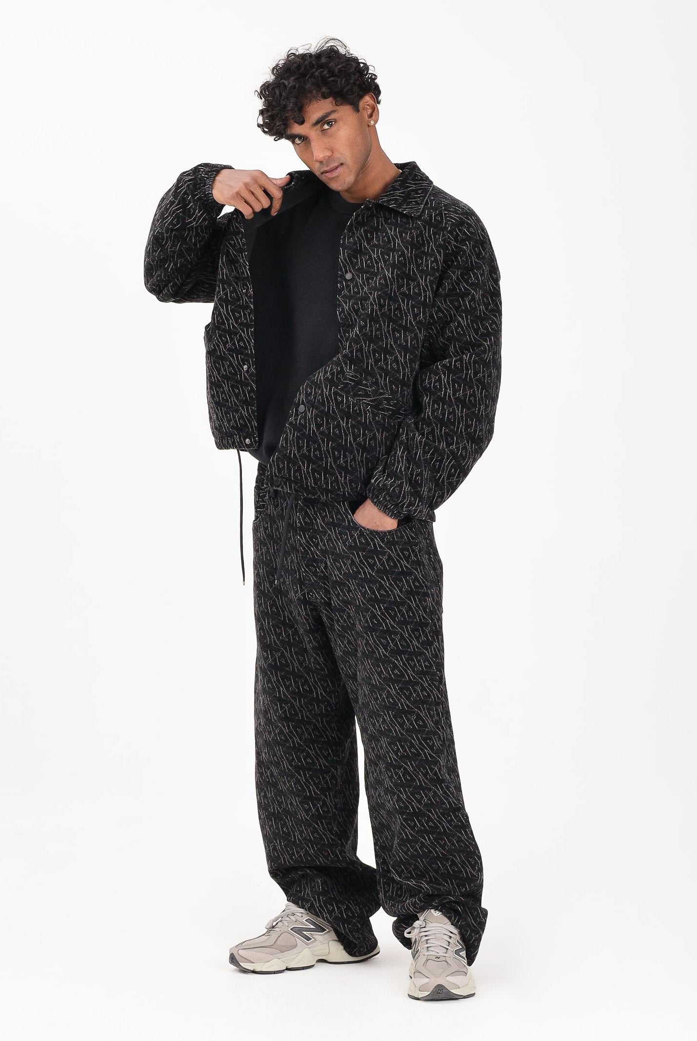 ARMANI EXCHANGE Jeans baggy nero da uomo con logo all-over XM000076AF18821 FC145 ARMANI EXCHANGE