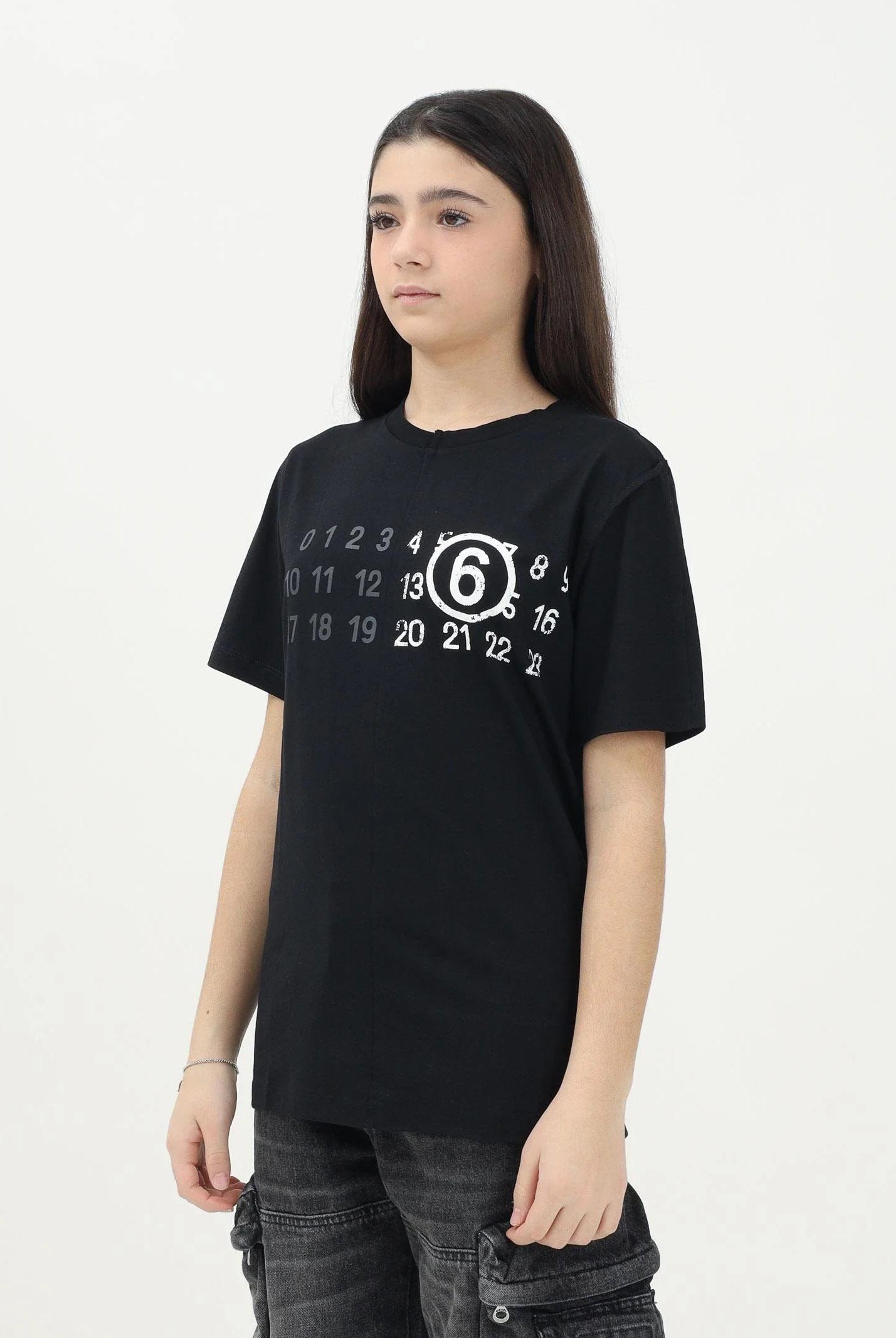 MAISON MARGIELA T-shirt a manica corta nera per donna, ragazzi e bambini con grafica "Stamp Numbers" M60775MM04I M6900 MAISON MARGIELA