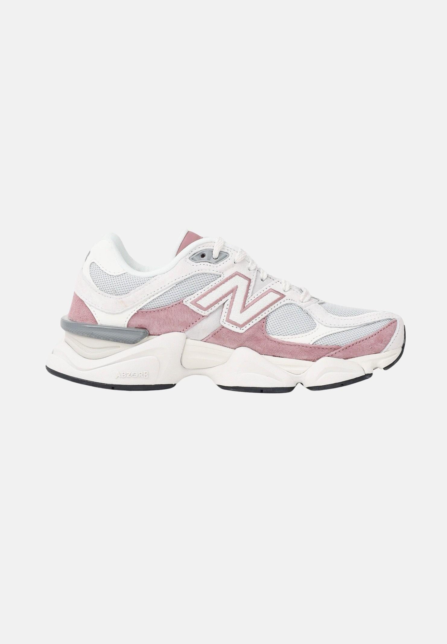 NEW BALANCE Sneakers 9060 bianche e rosa da donna U906040V . NEW BALANCE