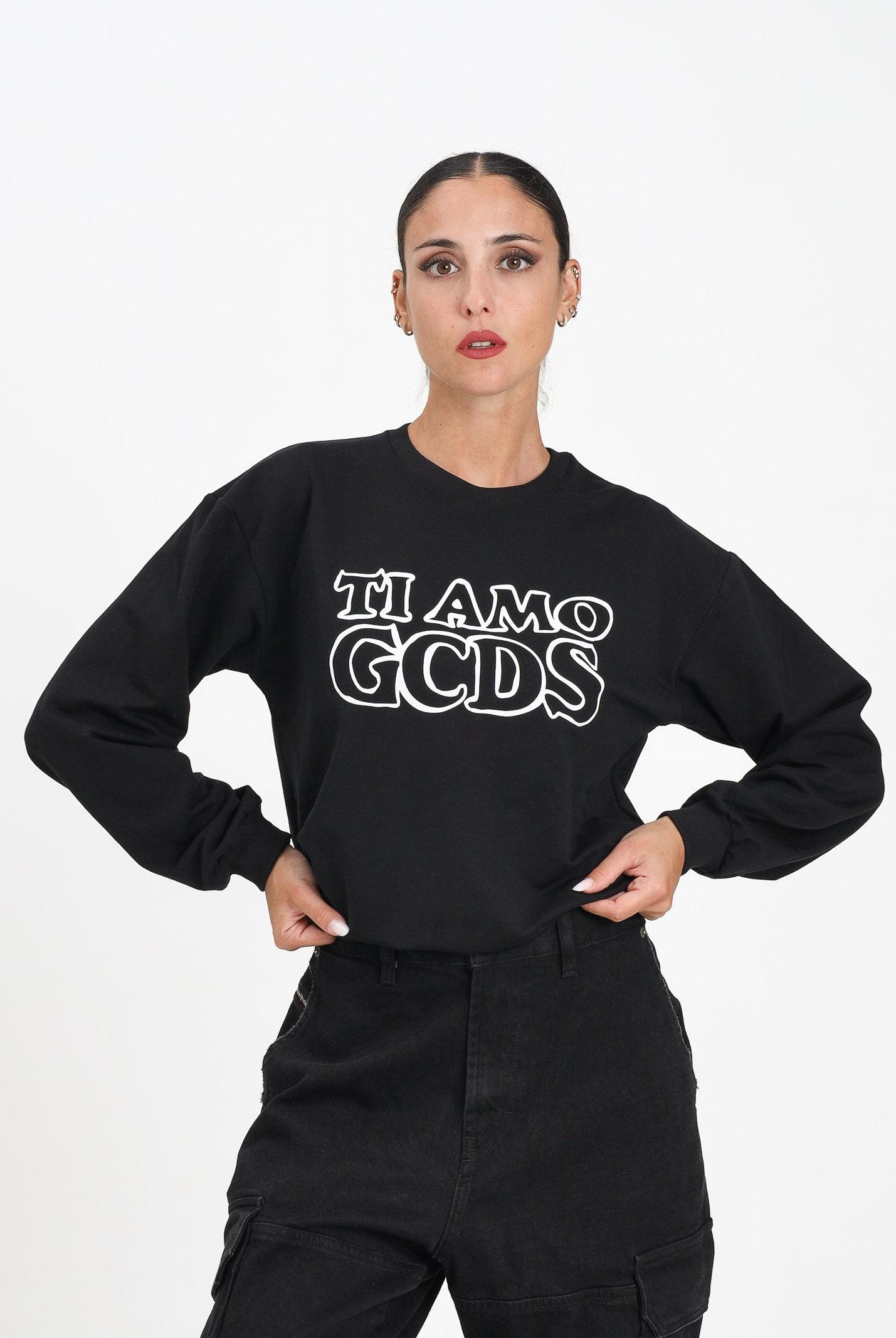 GCDS Felpa girocollo nera per donna e ragazze con stampa in strass B2JW1532BA5 99 GCDS