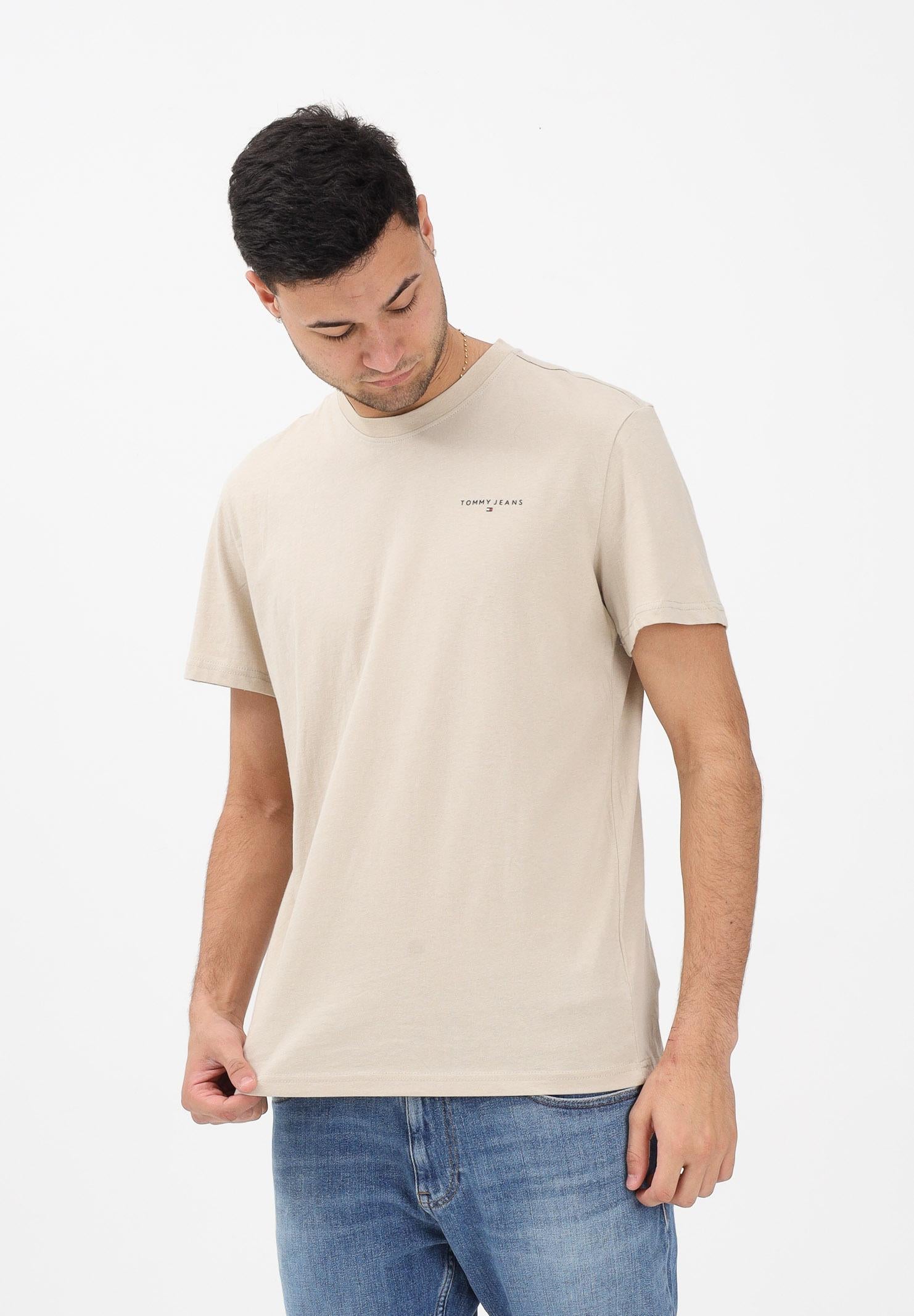 TOMMY JEANS T-shirt a manica corta beige da uomo con logo DM0DM21780 ABY TOMMY JEANS