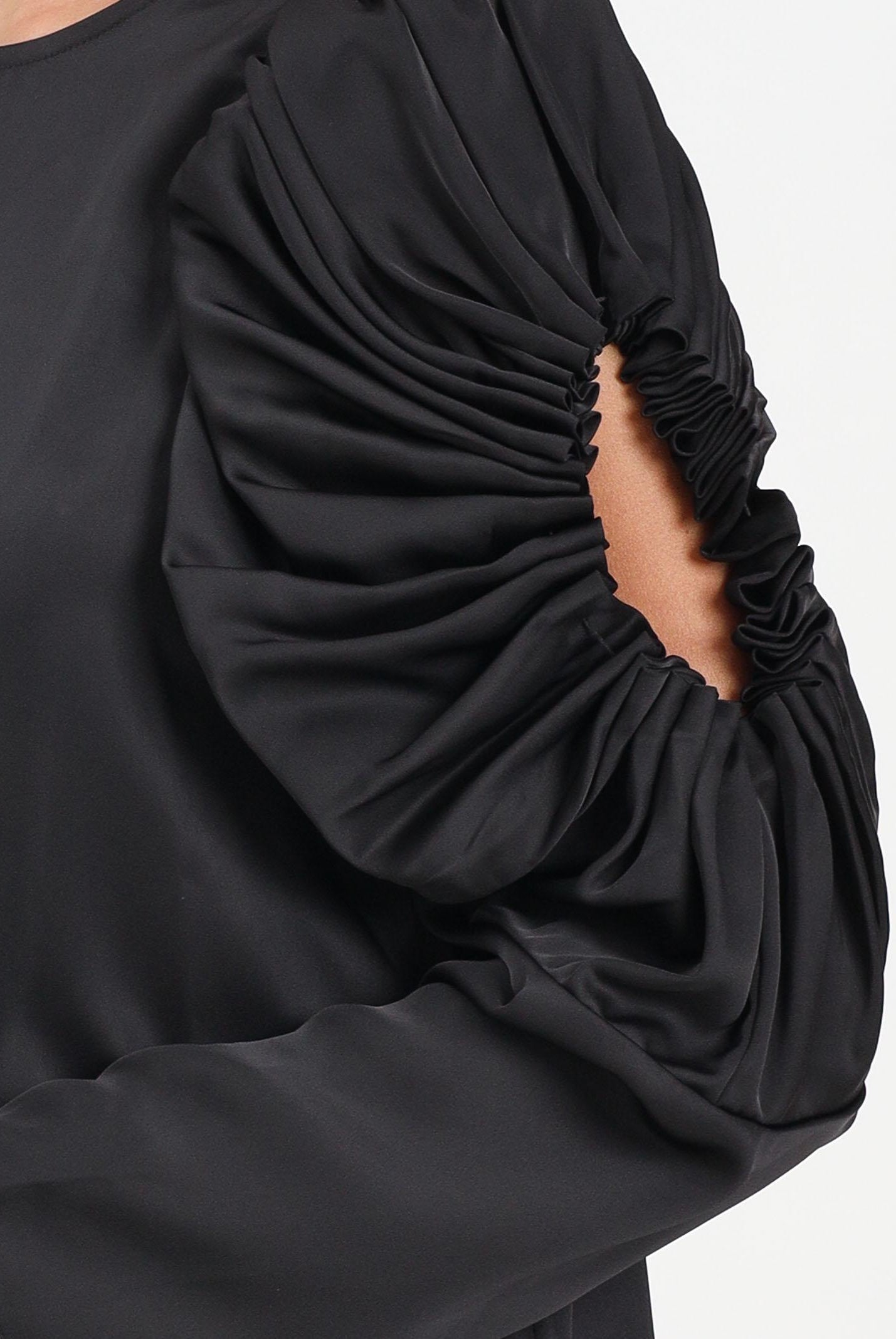 TPN Blusa Wilbur nera da donna in tessuto satinato con cut-out alle maniche WILBUR232W5 D6 TPN