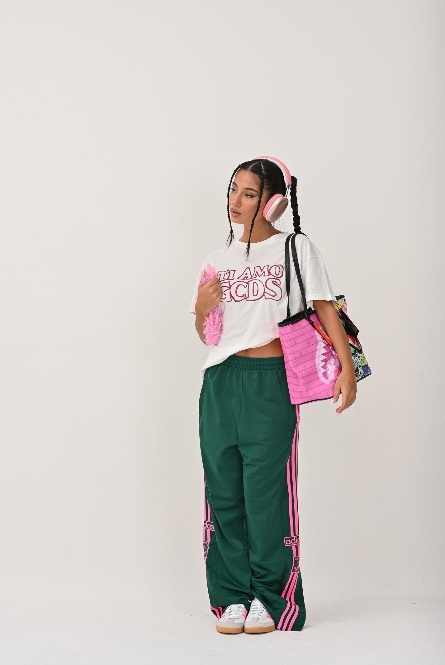 GCDS T-shirt a manica corta bianca per donna e bambina con stampa glitterata TI AMO GCDS B2JW2335BA3 15 GCDS