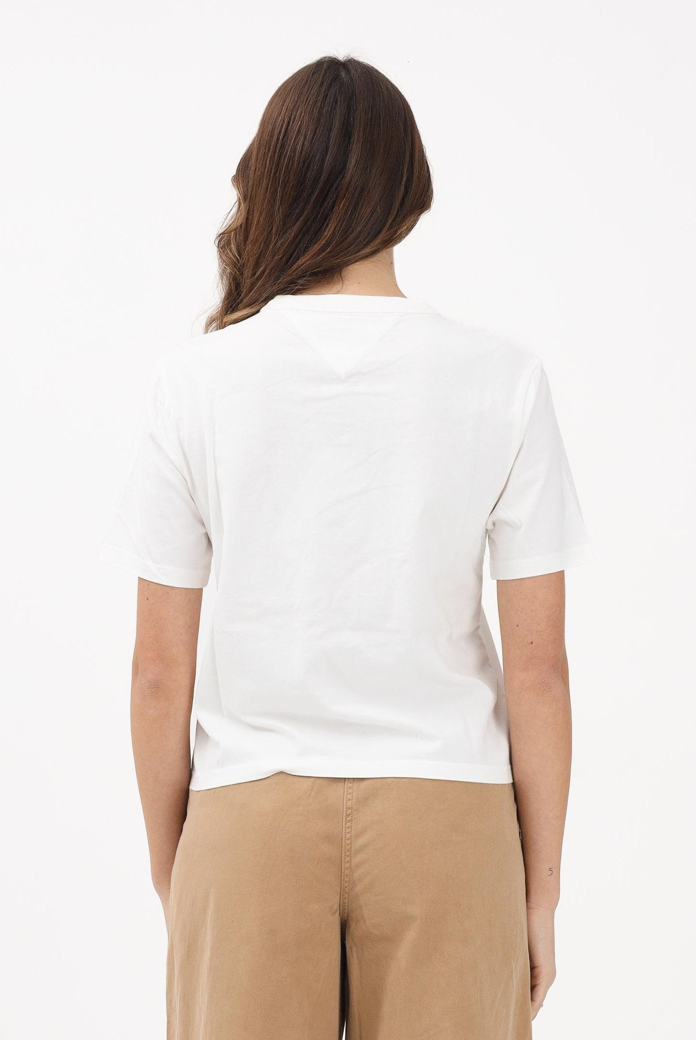 TOMMY JEANS T-shirt a manica corta Boxy Badge panna da donna DW0DW22202 YBL TOMMY JEANS