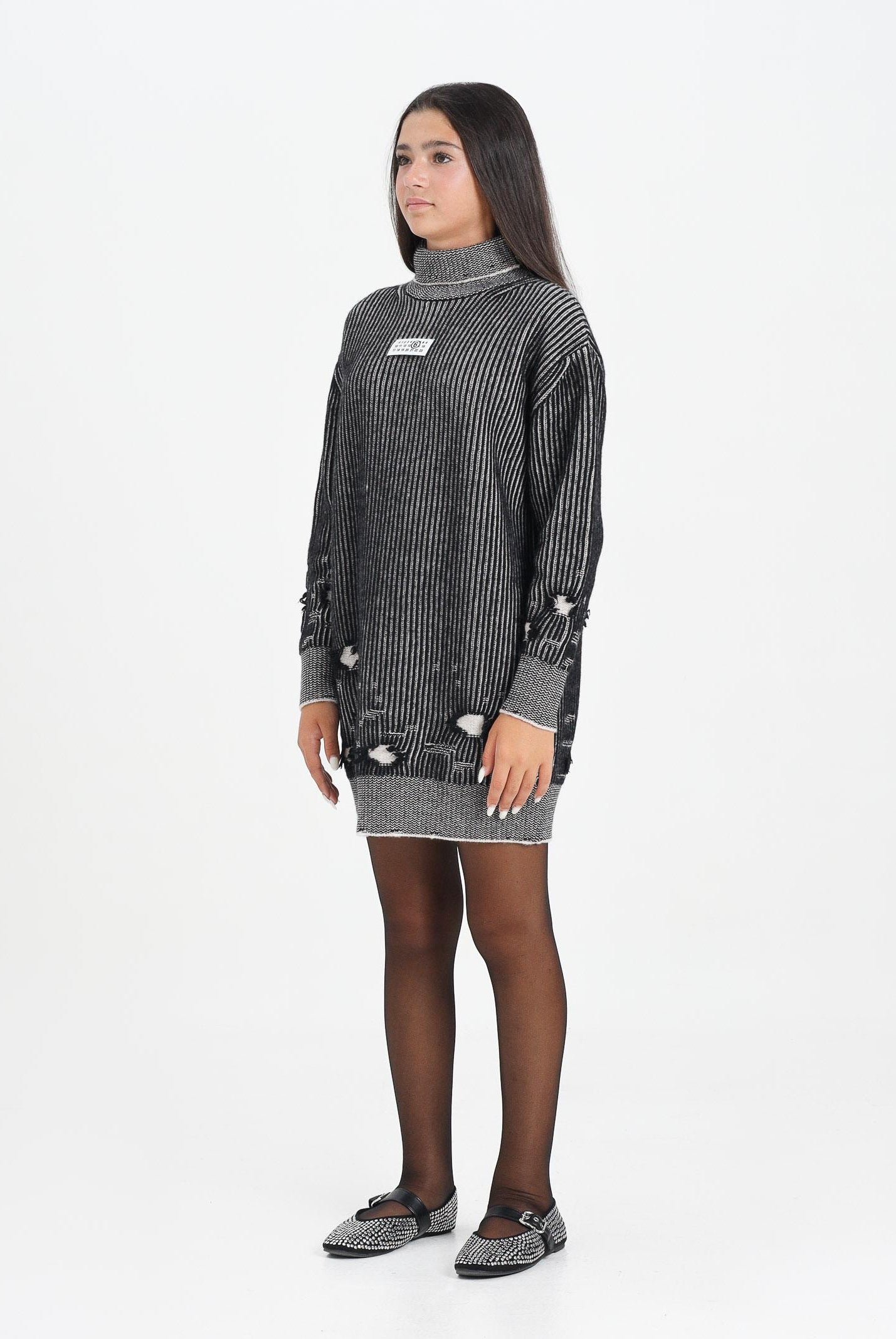 MAISON MARGIELA Abito corto nero per donna e bambina con sottili righe e patch logo M60847MM06K M6C39 MAISON MARGIELA