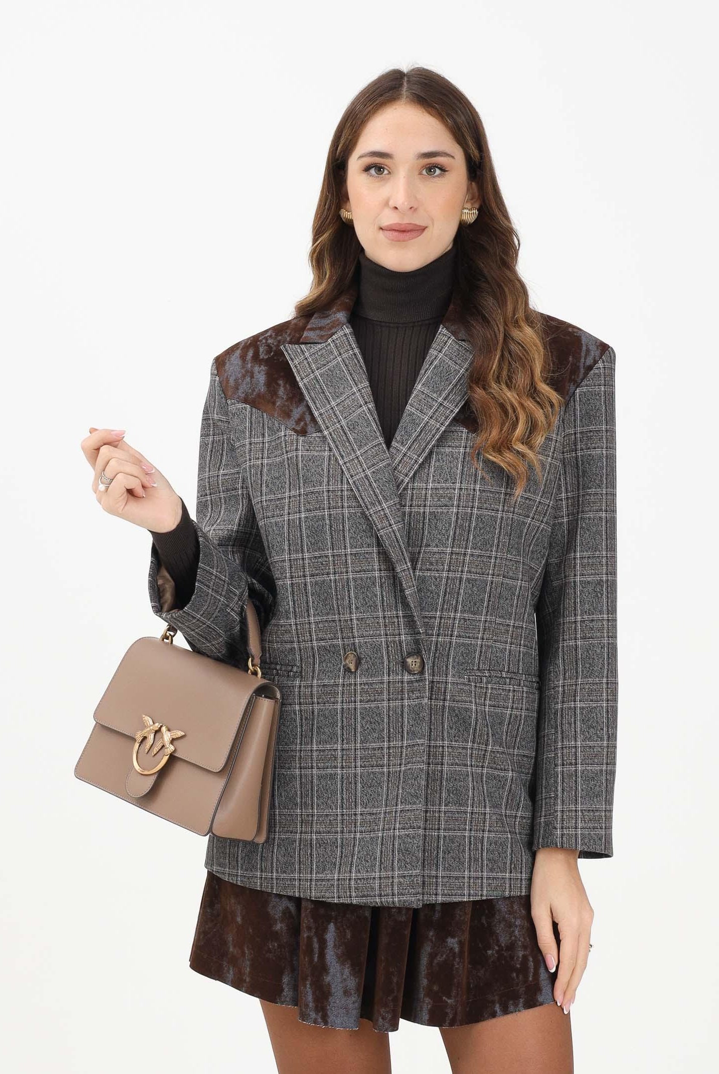 VICOLO Giacca doppiopetto da donna realizzata in tessuto a quadri principe di Galles nei toni del grigio e marrone TF1750 PR VICOLO