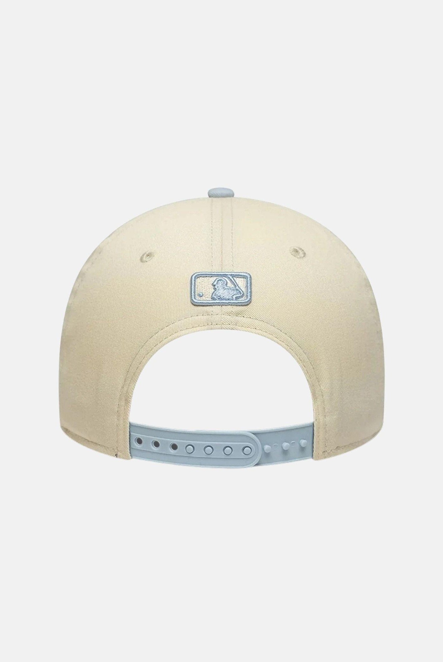 NEW ERA Cappello con visiera MLB Side Script New York Yankees 9FORTY M-Crown beige e azzurro per uomo e donna 60856248 . NEW ERA