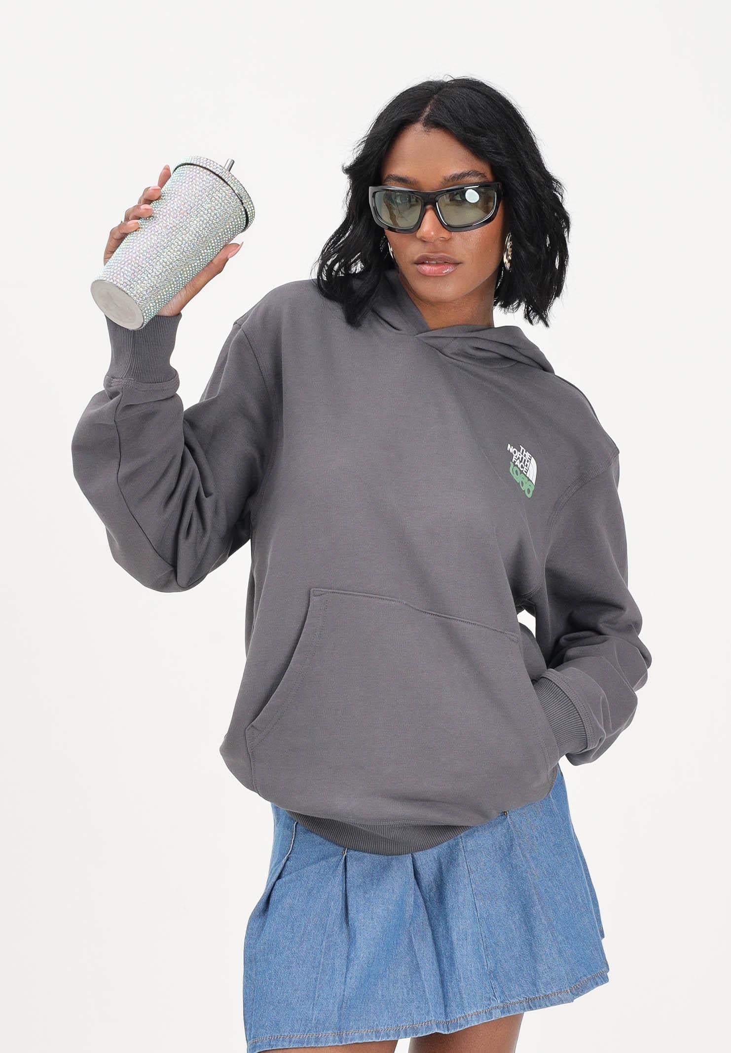 THE NORTH FACE Felpa con cappuccio 1966 Motion Relaxed grigia per uomo e donna NF0A8GAJRHI1 . THE NORTH FACE