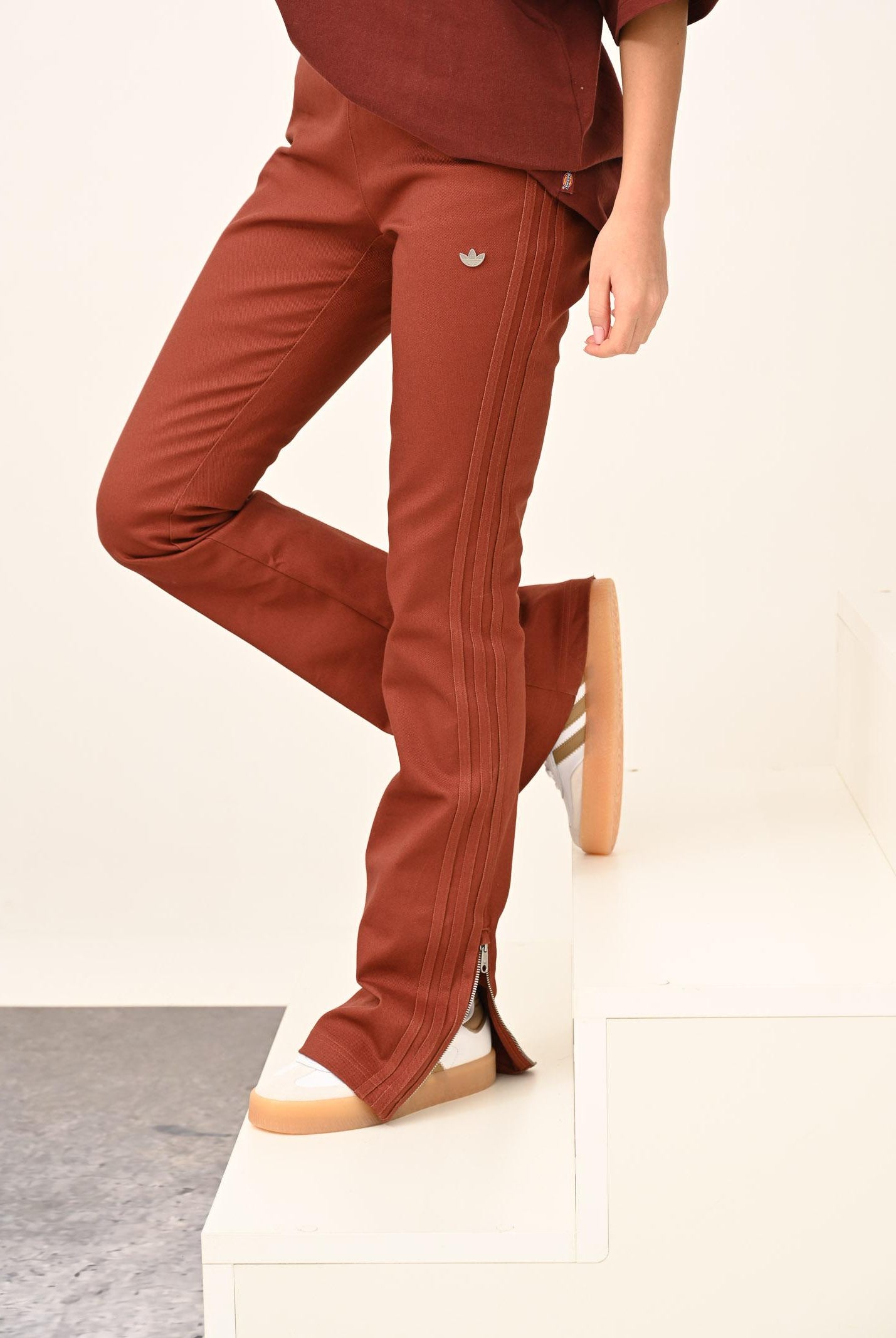 ADIDAS ORIGINALS Pantalone Premium Essentials color terracotta da donna JY2919 . ADIDAS ORIGINALS