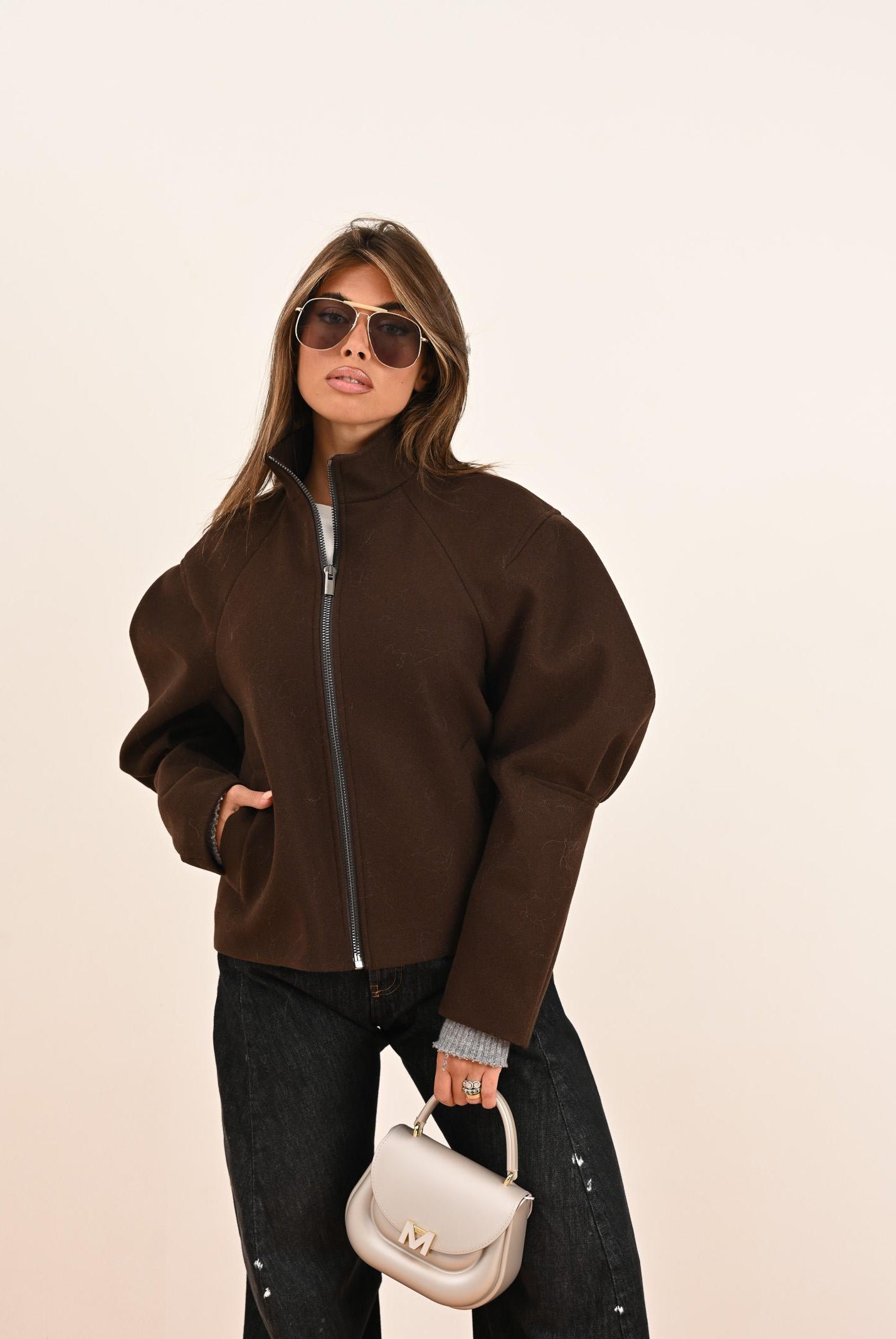 VICOLO Cappotto corto marrone da donna con maniche a sbuffo TF1543 MA VICOLO