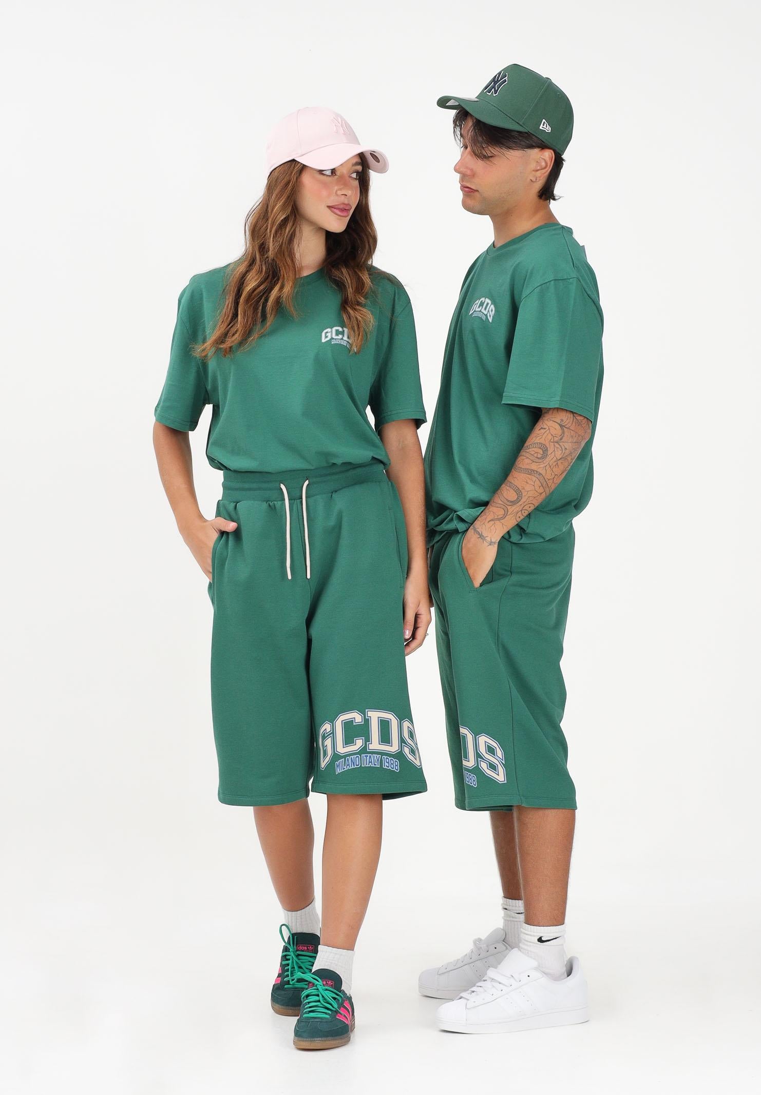 GCDS Shorts sportivo verde per uomo e donna con stampa logo C1MEQL216F004 883A GCDS