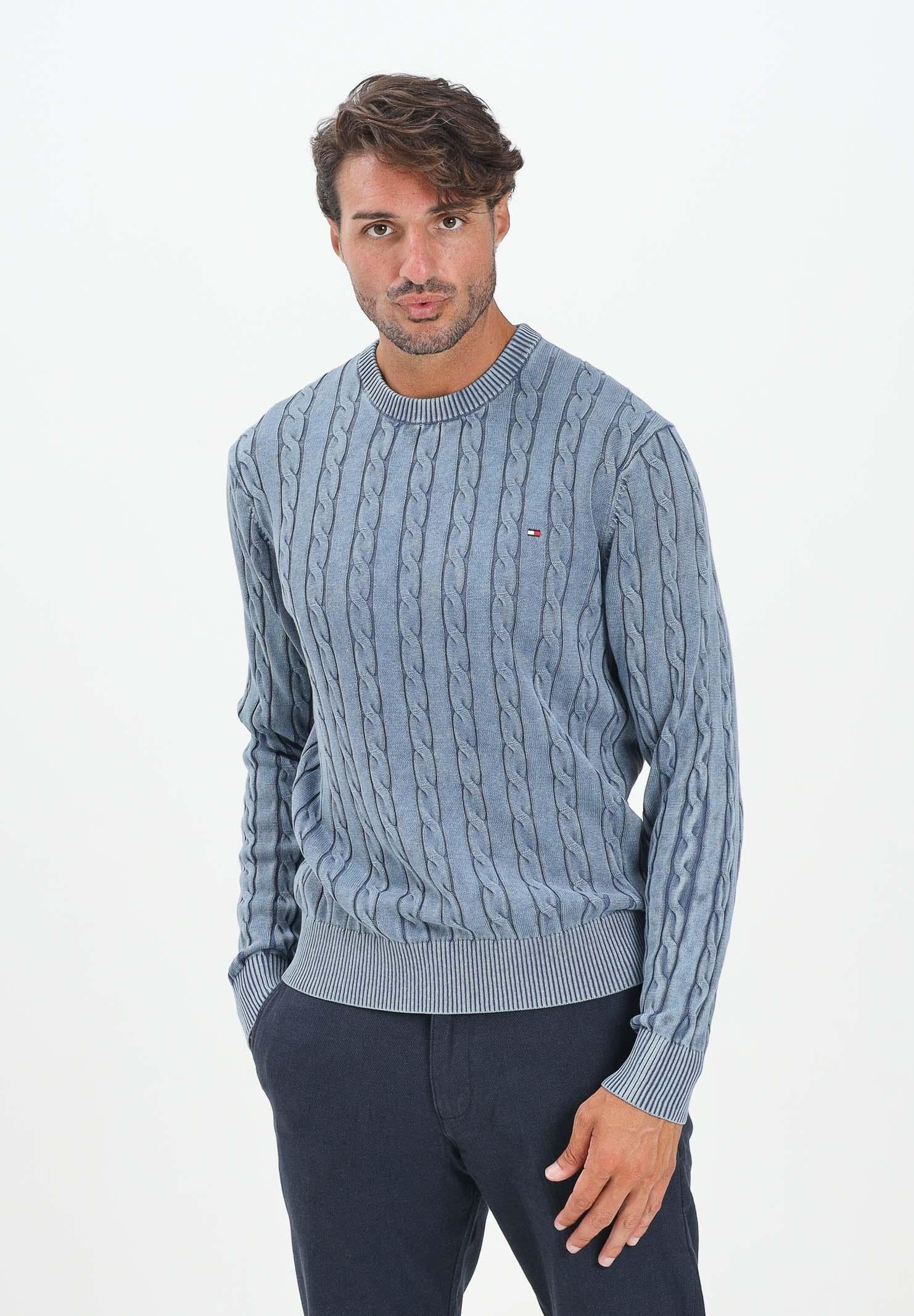 TOMMY HILFIGER Maglioncino girocollo azzurro da uomo in maglia intrecciata MW0MW39524C2B . TOMMY HILFIGER
