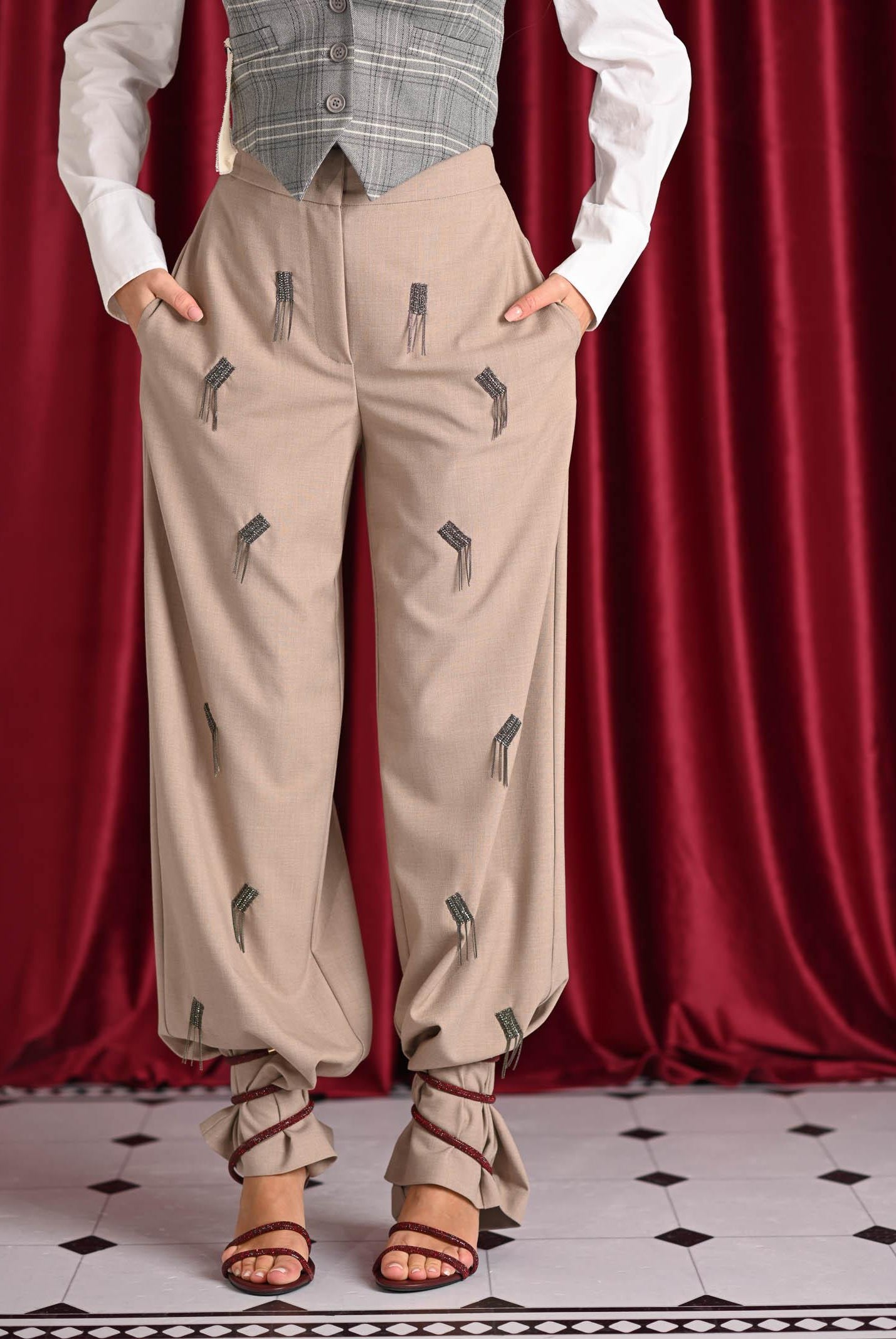 SIMONA CORSELLINI Pantalone elegante beige da donna con applicazioni gioiello A25CPPA02101-C00237 V0703 SIMONA CORSELLINI