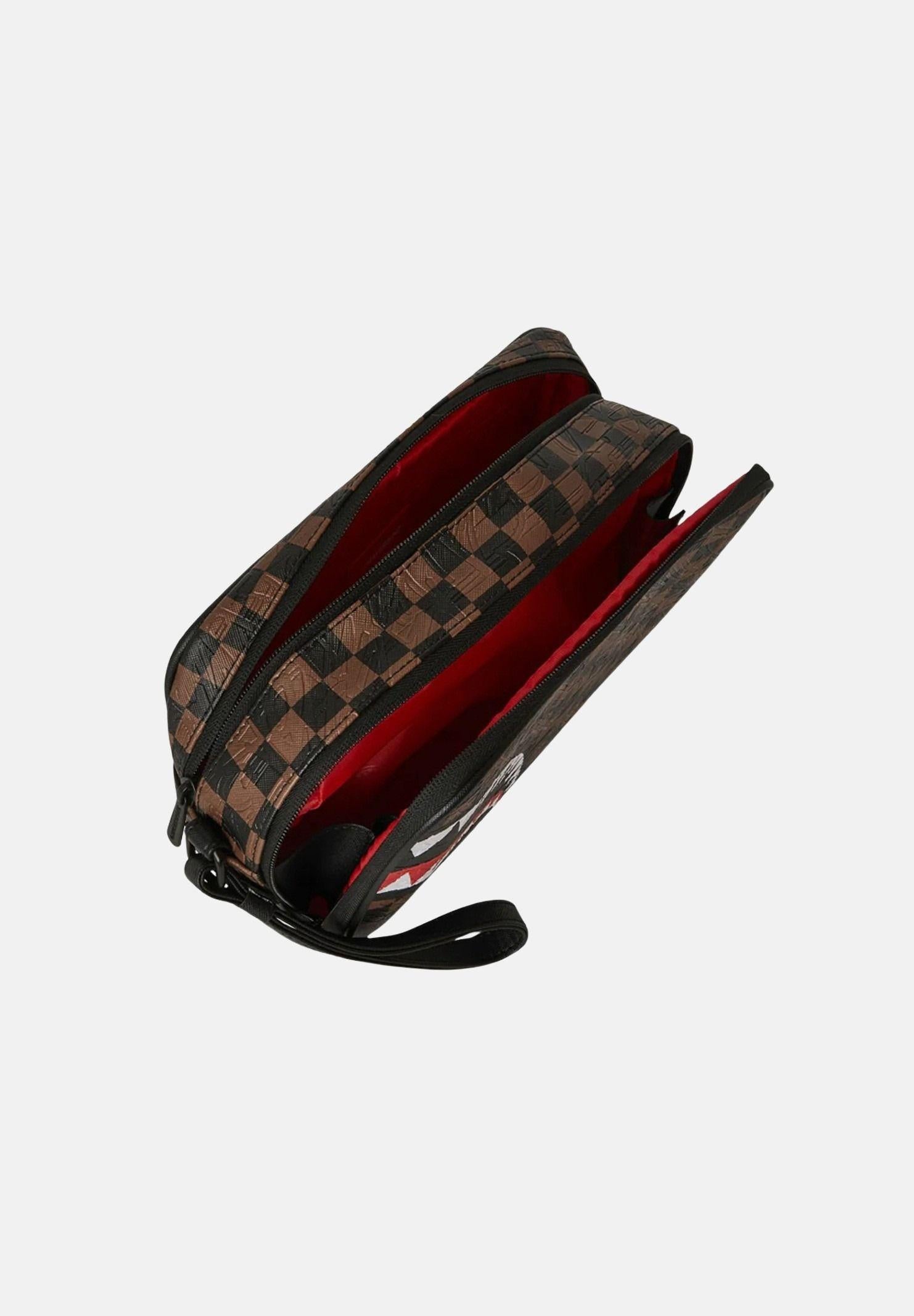 SPRAYGROUND Pochette CHECK 2 EMBOSS TOILETRY BAG marrone per uomo e donna 910B8238NSZ . SPRAYGROUND